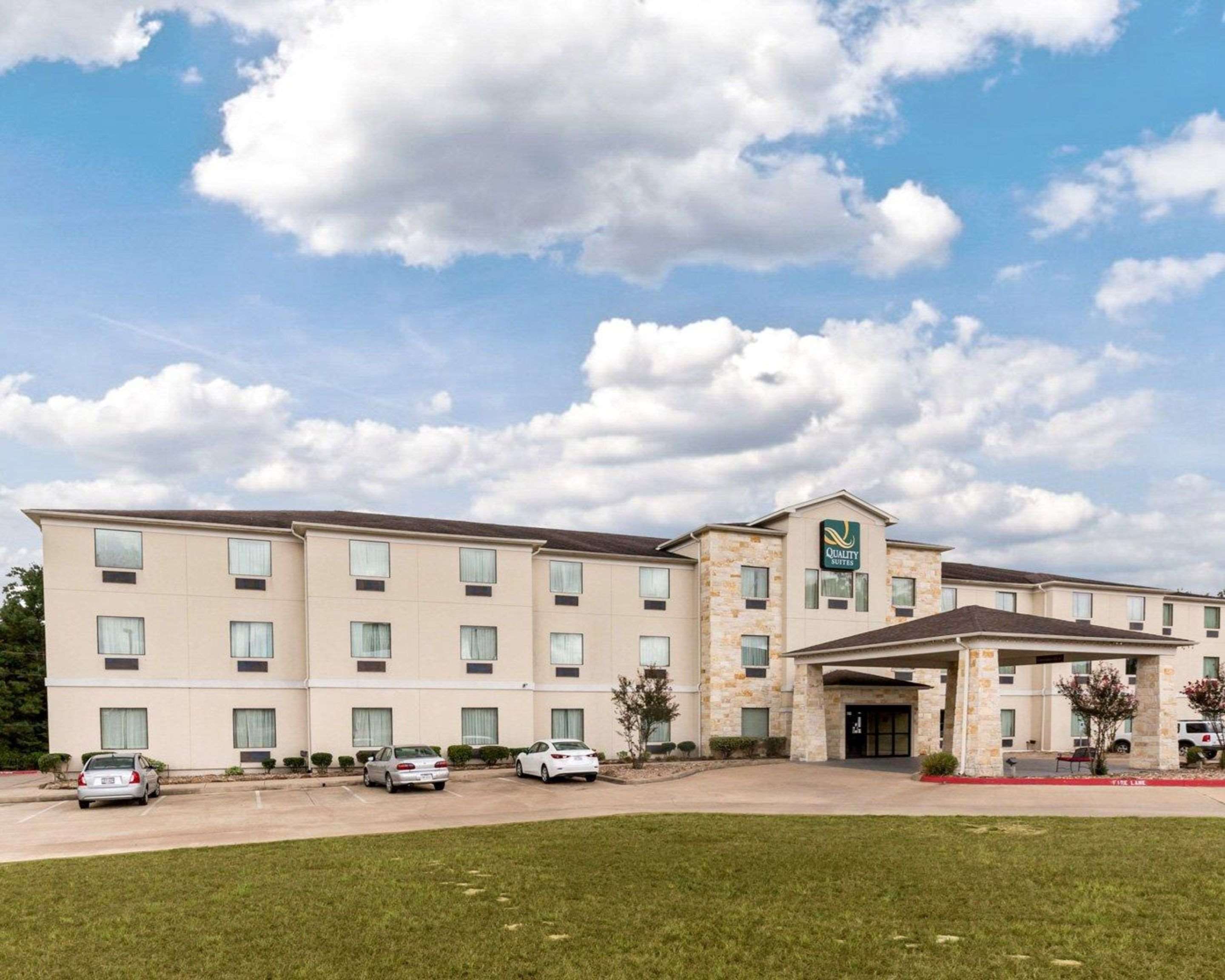 Hotel near area university | Quality Suites