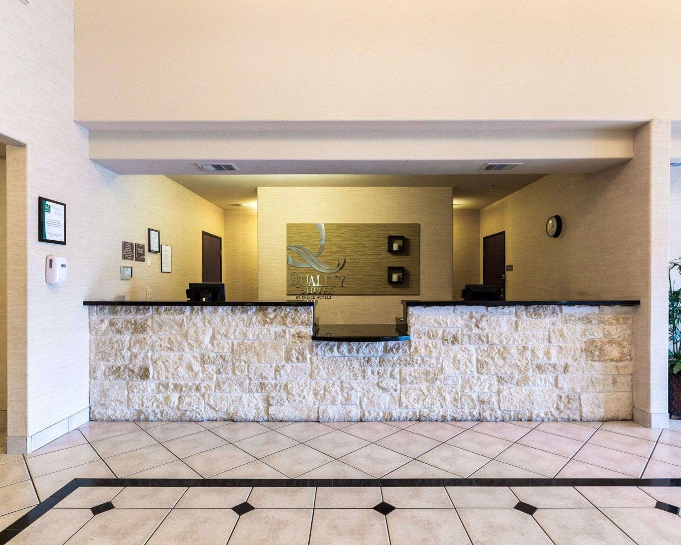 Front desk with friendly staff | Quality Suites