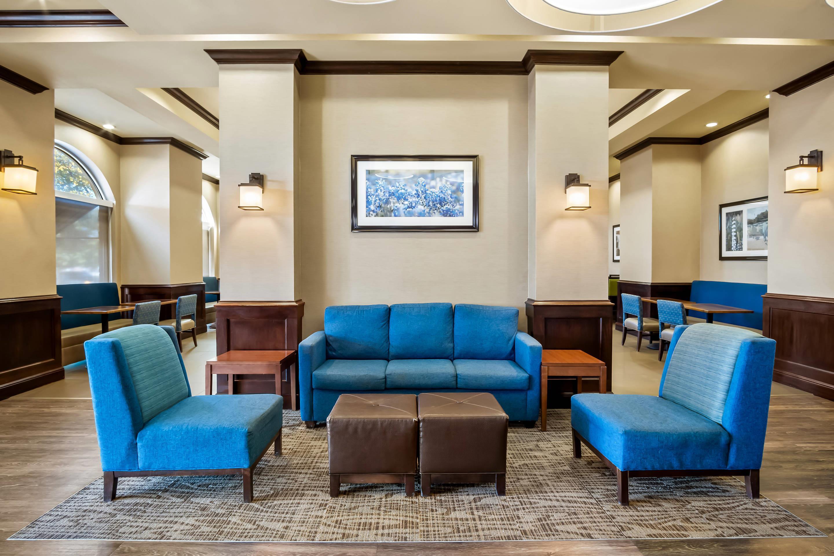 Hotel lobby | Comfort Suites Frisco