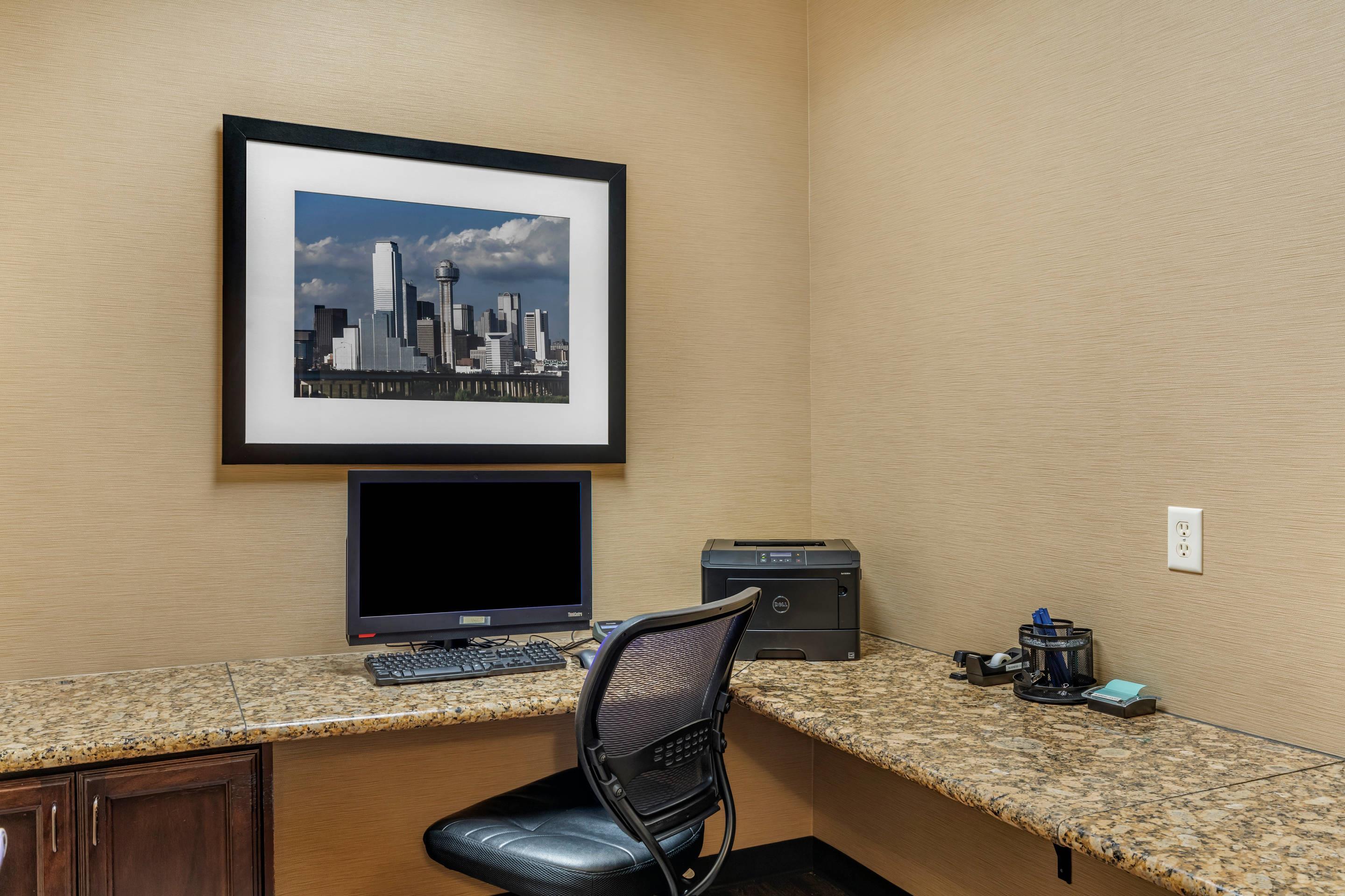 Business center | Comfort Suites Frisco
