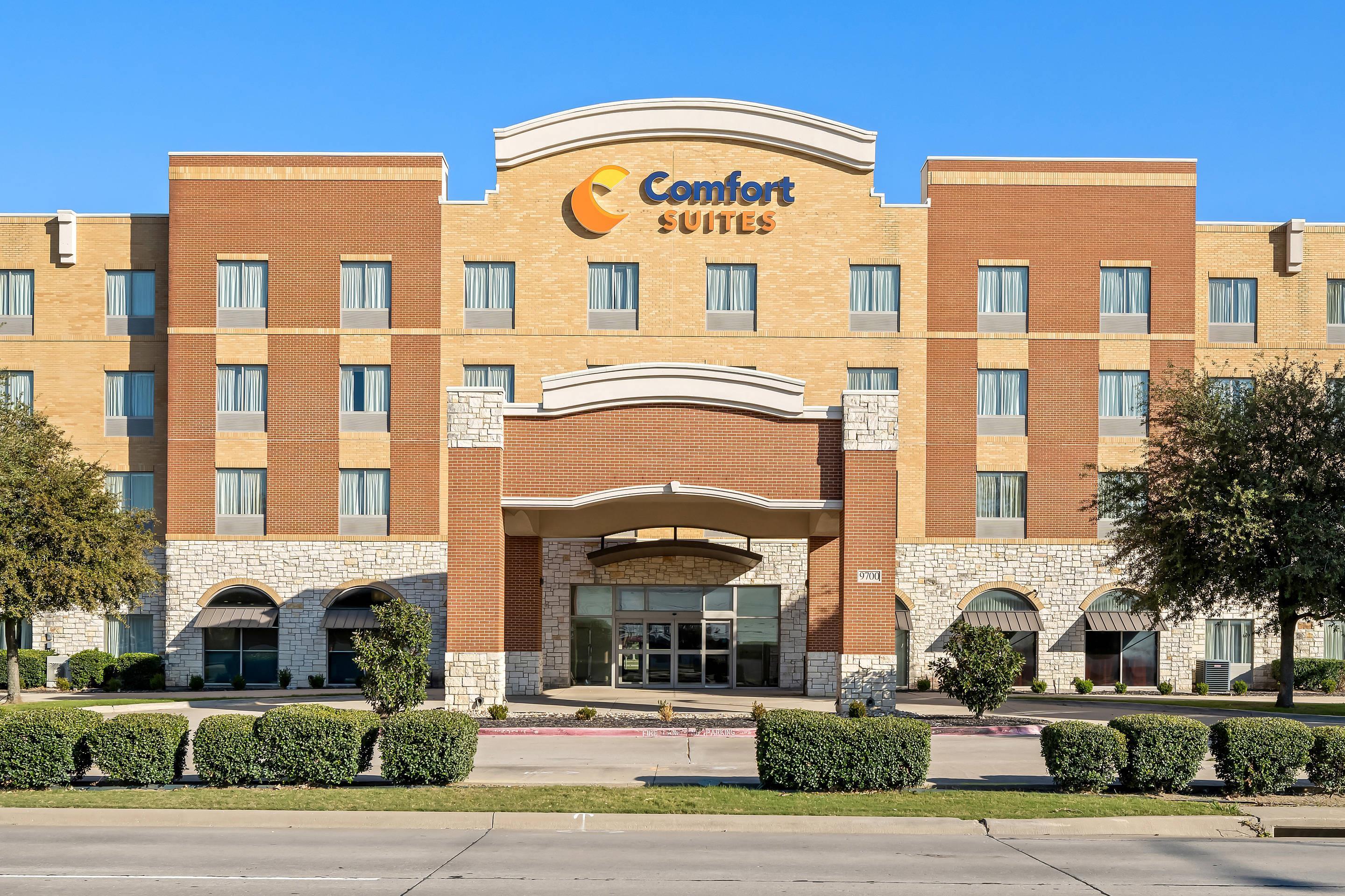 Hotel exterior | Comfort Suites Frisco