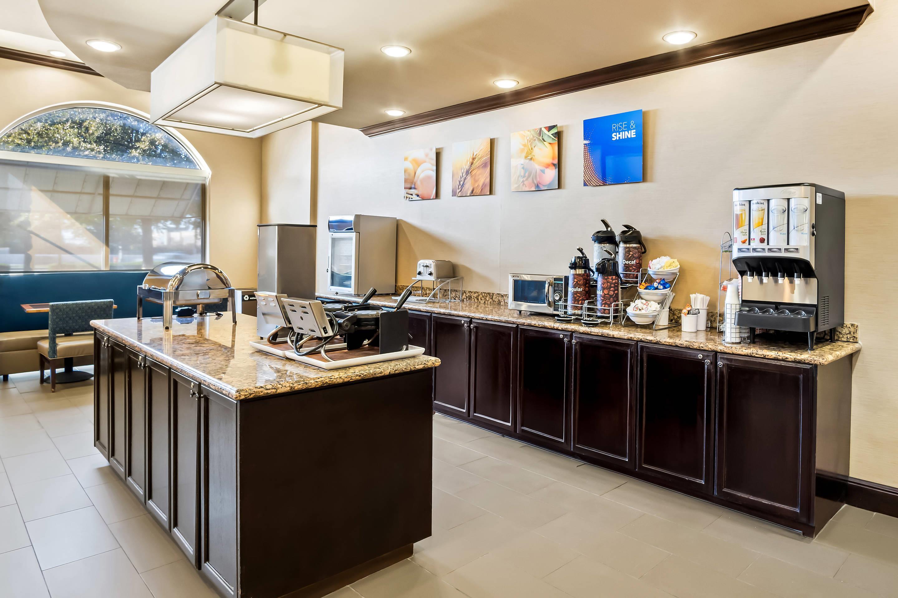 Breakfast area | Comfort Suites Frisco