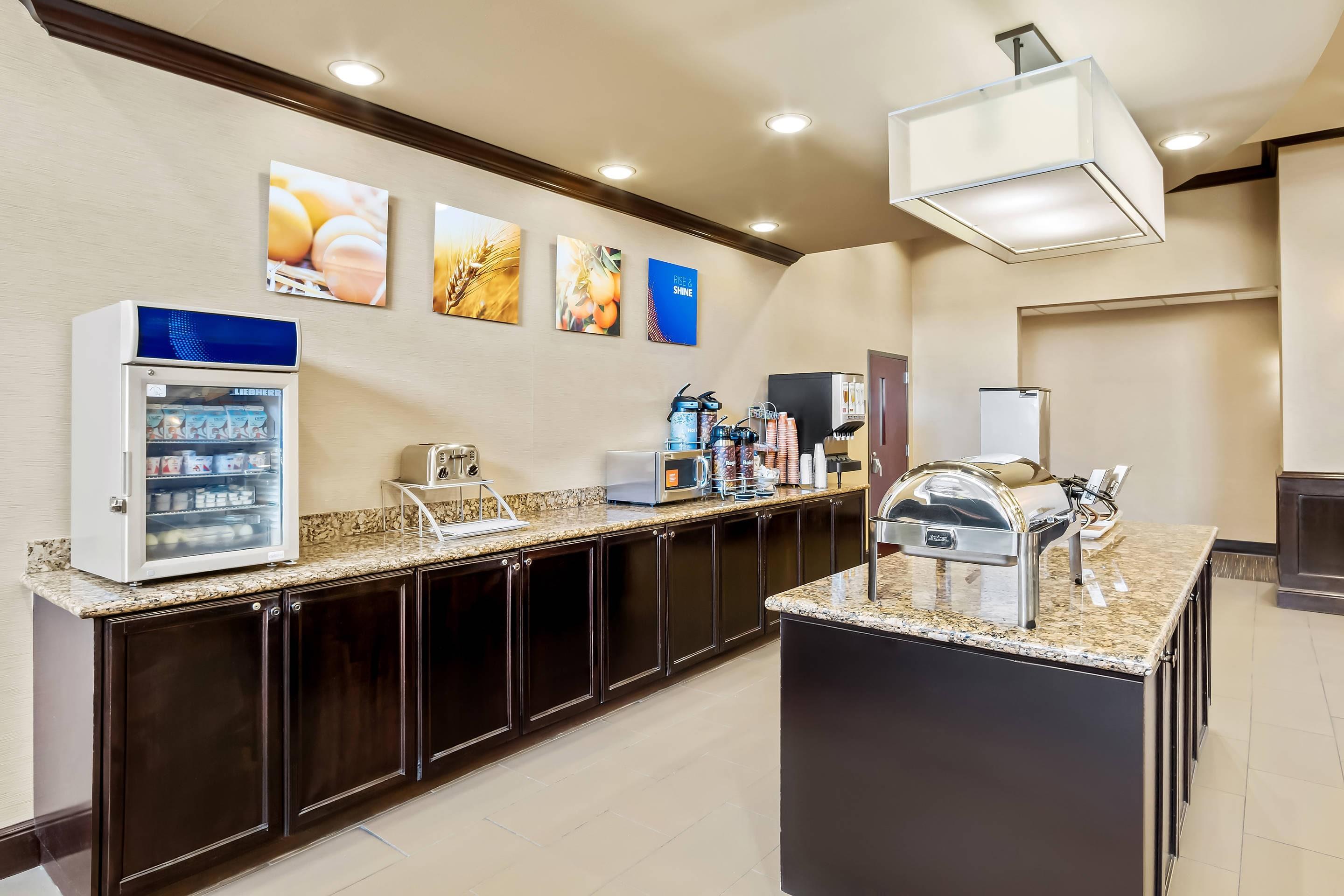 Breakfast area | Comfort Suites Frisco