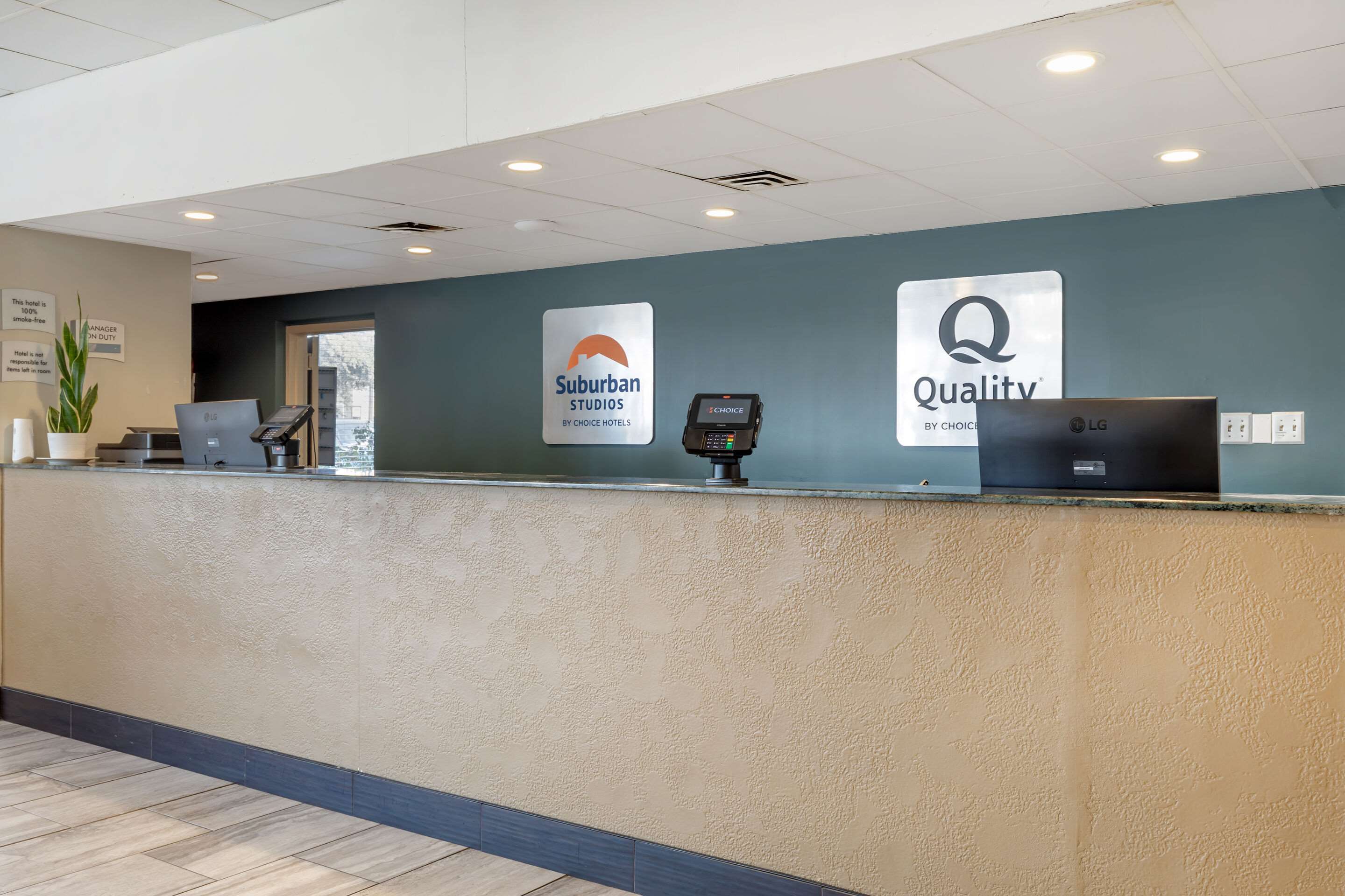 Front desk | Quality Inn Gainesville