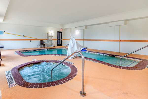 Pool - Comfort Inn Denton - I-35, Exit 469
