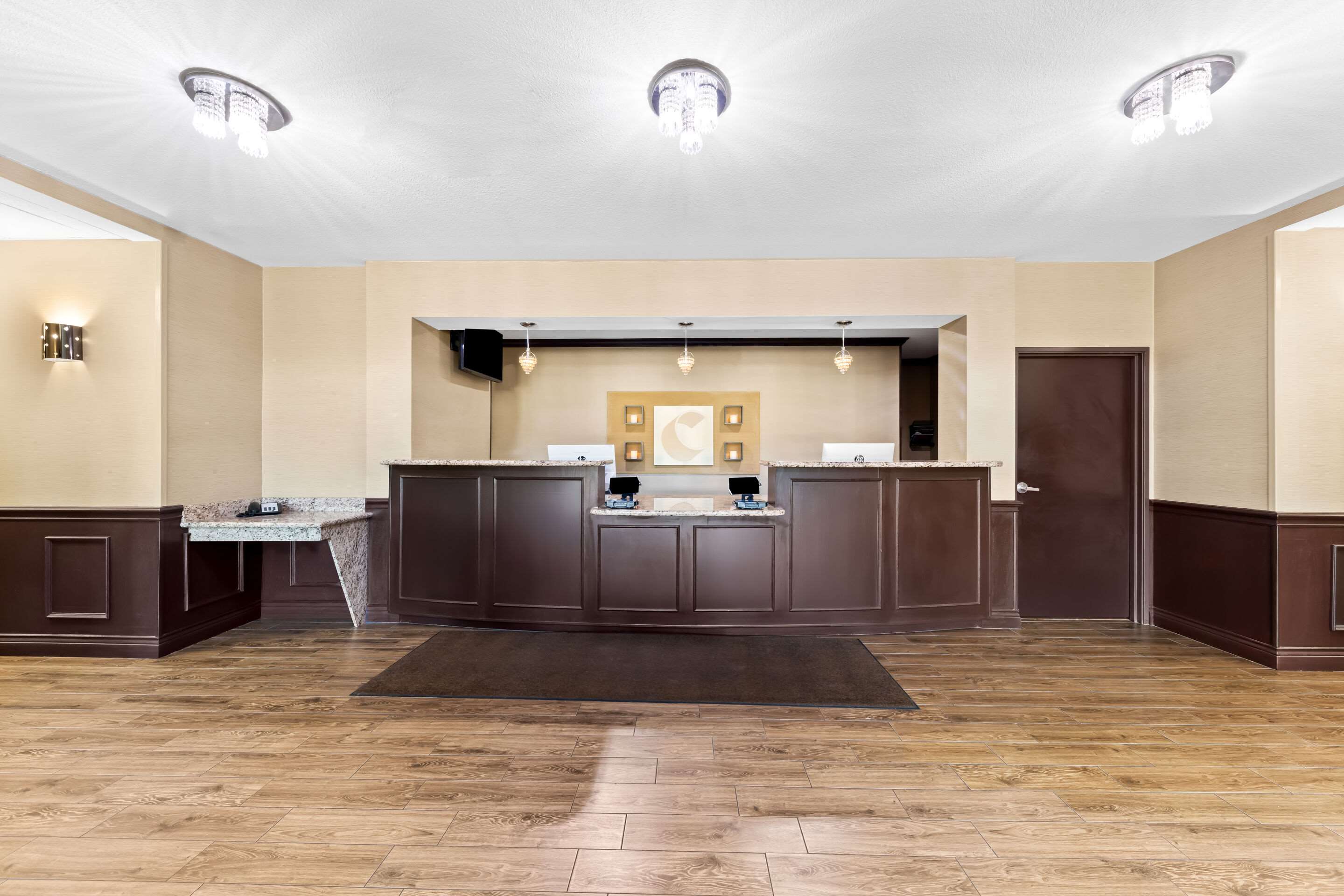Hotel lobby | Comfort Inn & Suites Near Lake Lewisville