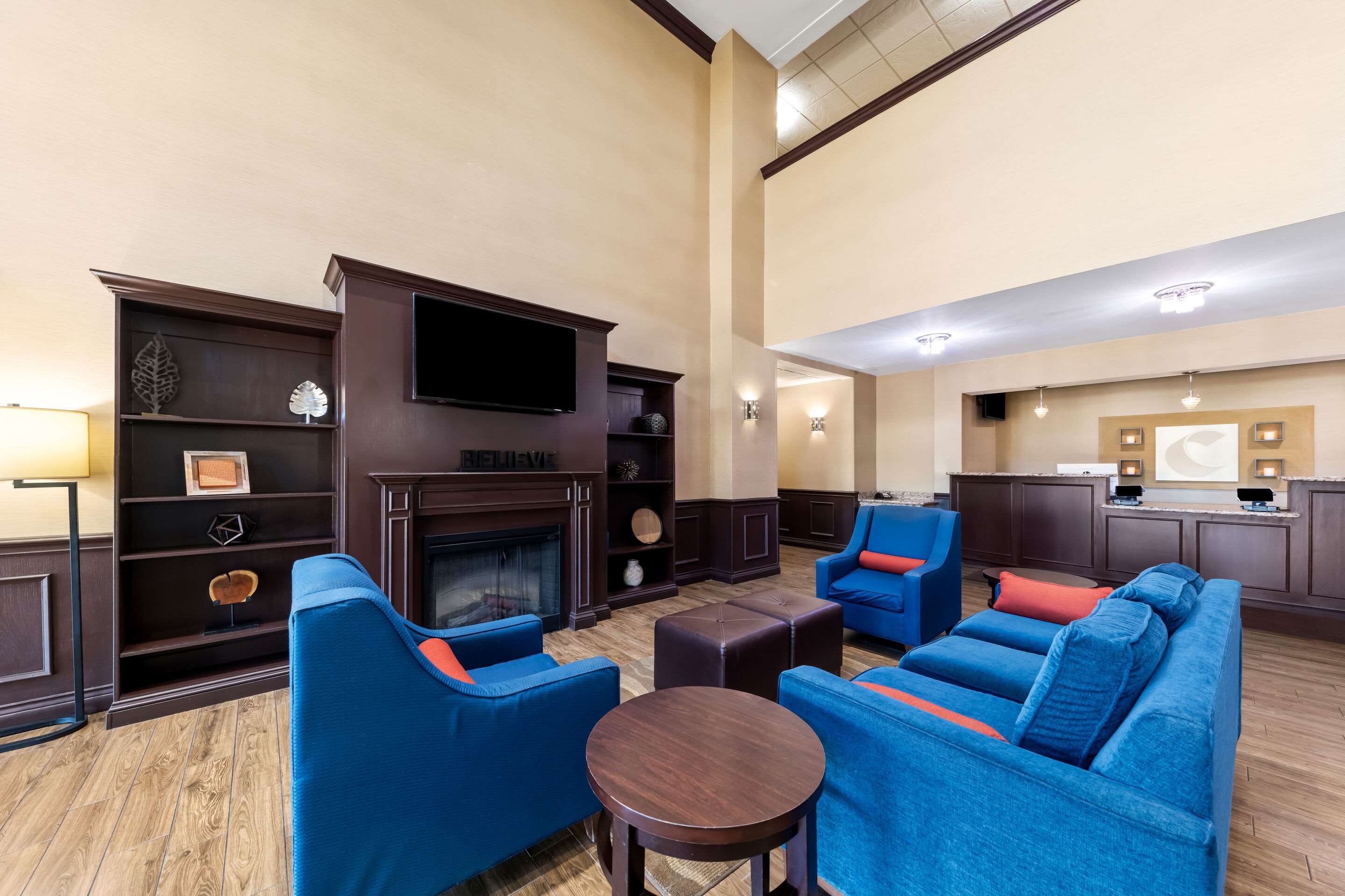 Hotel lobby | Comfort Inn & Suites Near Lake Lewisville