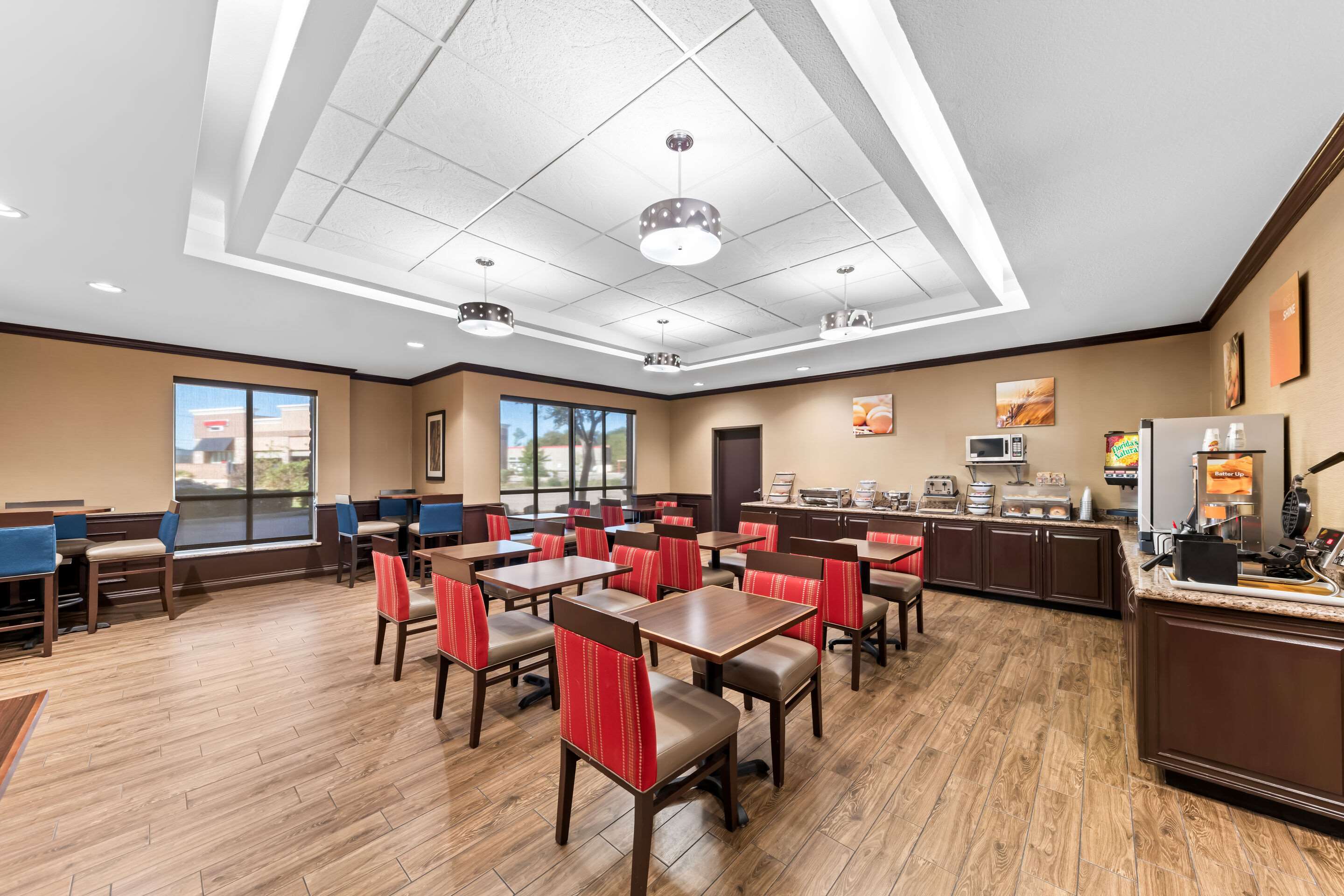 Breakfast area | Comfort Inn & Suites Near Lake Lewisville