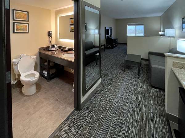 Suite - Comfort Inn Orange - I-10, Exit 873
