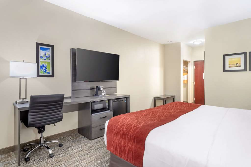 COMFORT INN ORANGE-guestroom-Guest Room,On-Site.jpg