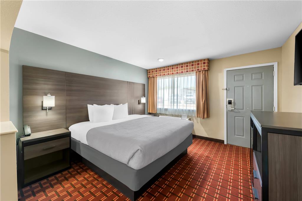QUALITY INN MARSHALL-guestroom-Guest Room,Suite,On-Site.jpg