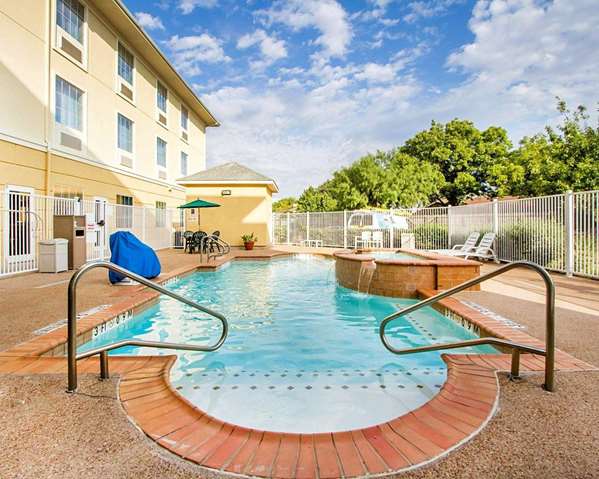 Pool - Comfort Suites Abilene