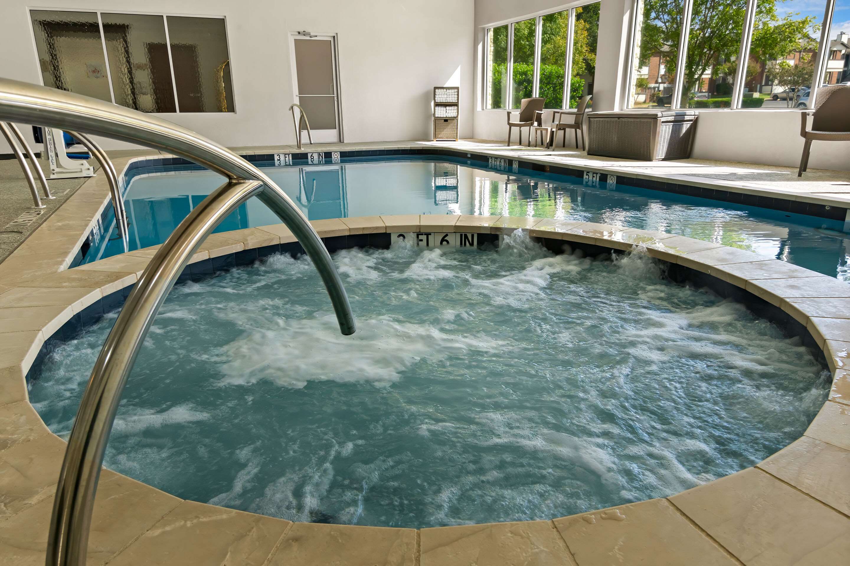 Indoor pool with hot tub | Comfort Suites Granbury