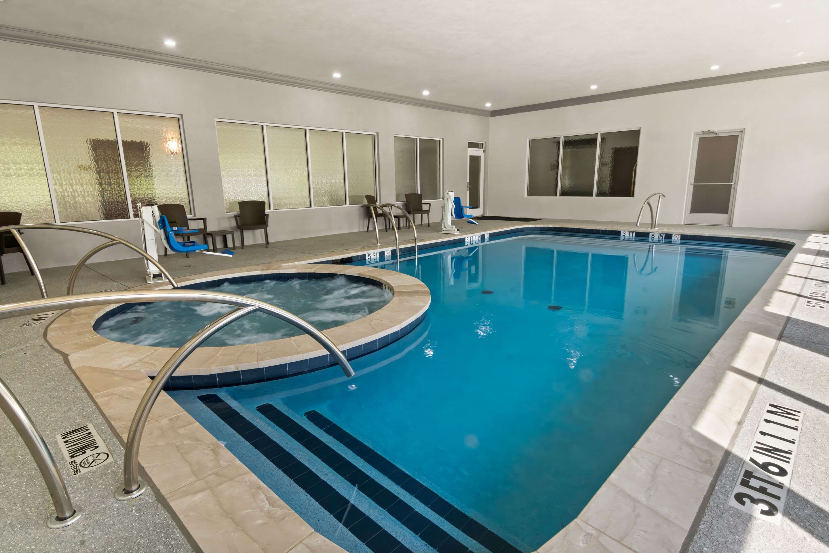 Indoor pool | Comfort Suites Granbury