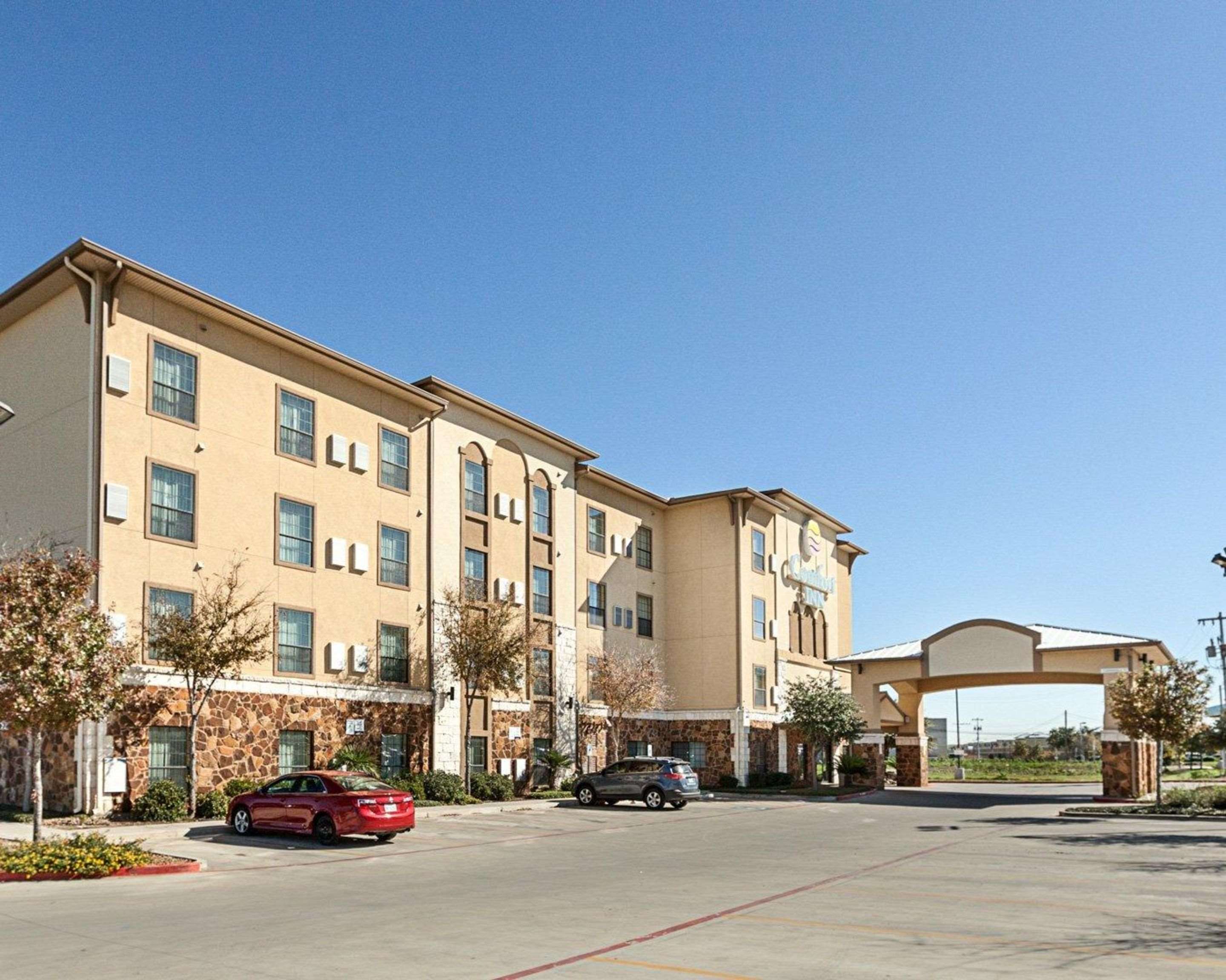 Hotel exterior | Comfort Inn near Seaworld - Lackland AFB