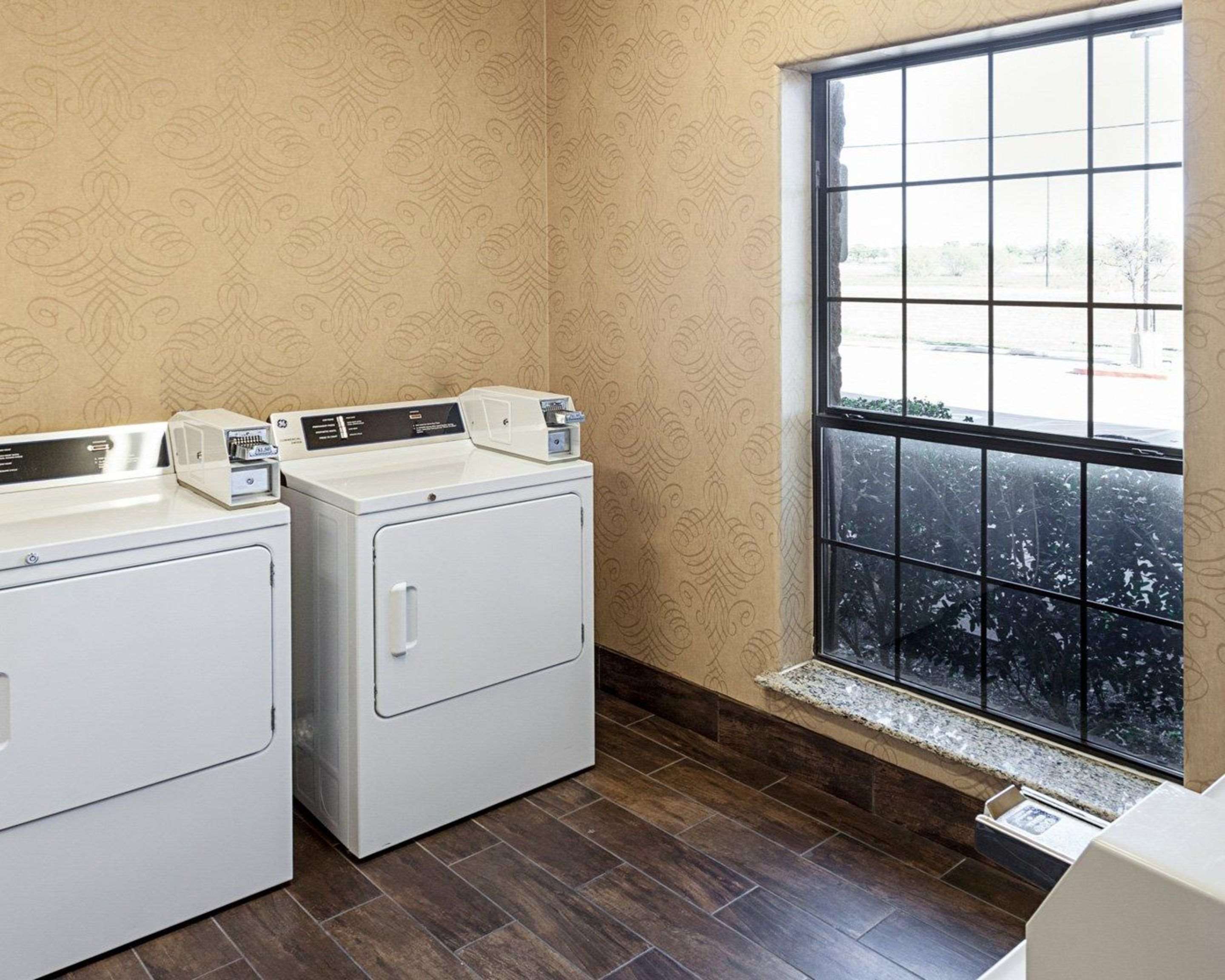 Guest laundry facilities | Comfort Inn near Seaworld - Lackland AFB