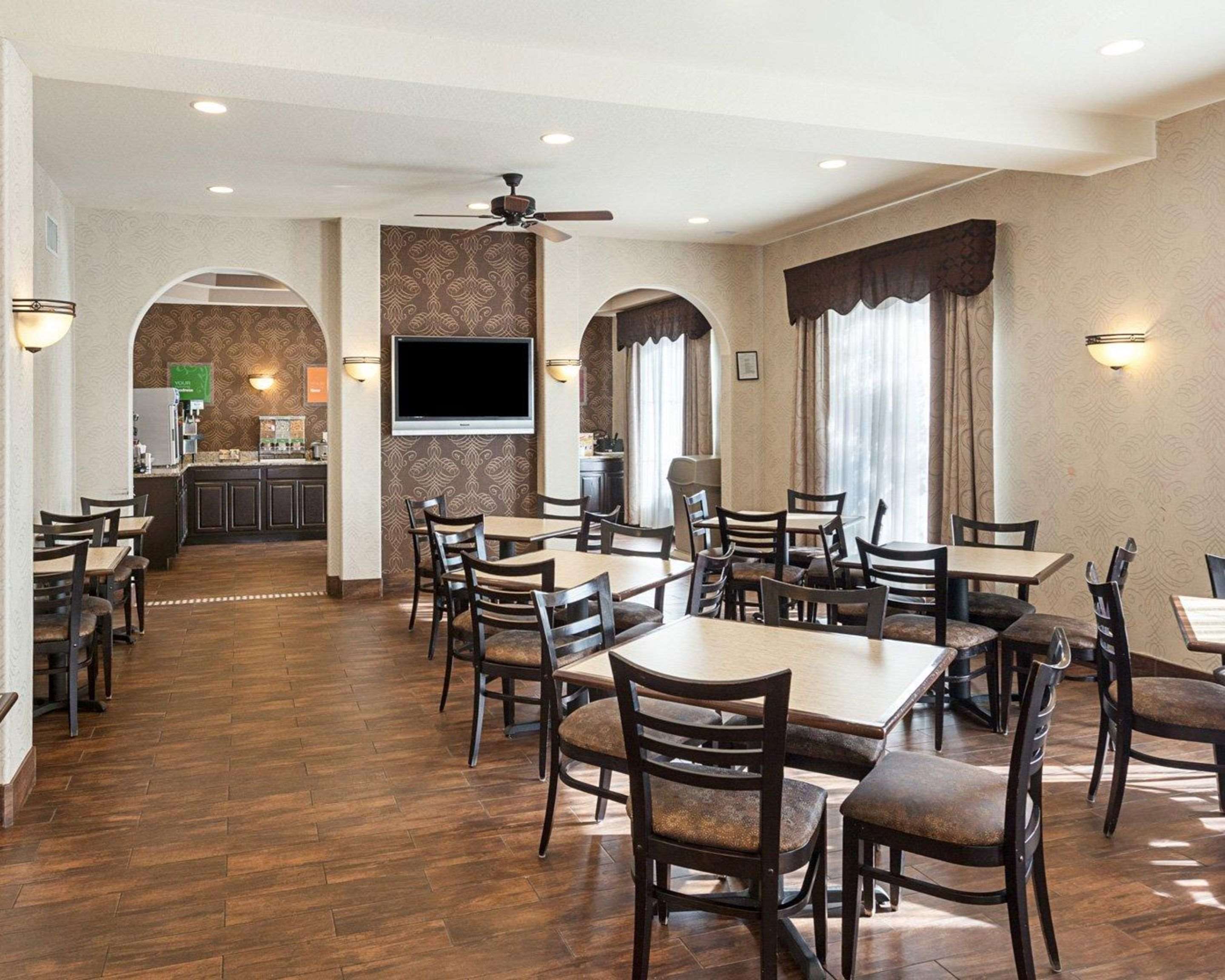 Breakfast area in the lobby | Comfort Inn near Seaworld - Lackland AFB