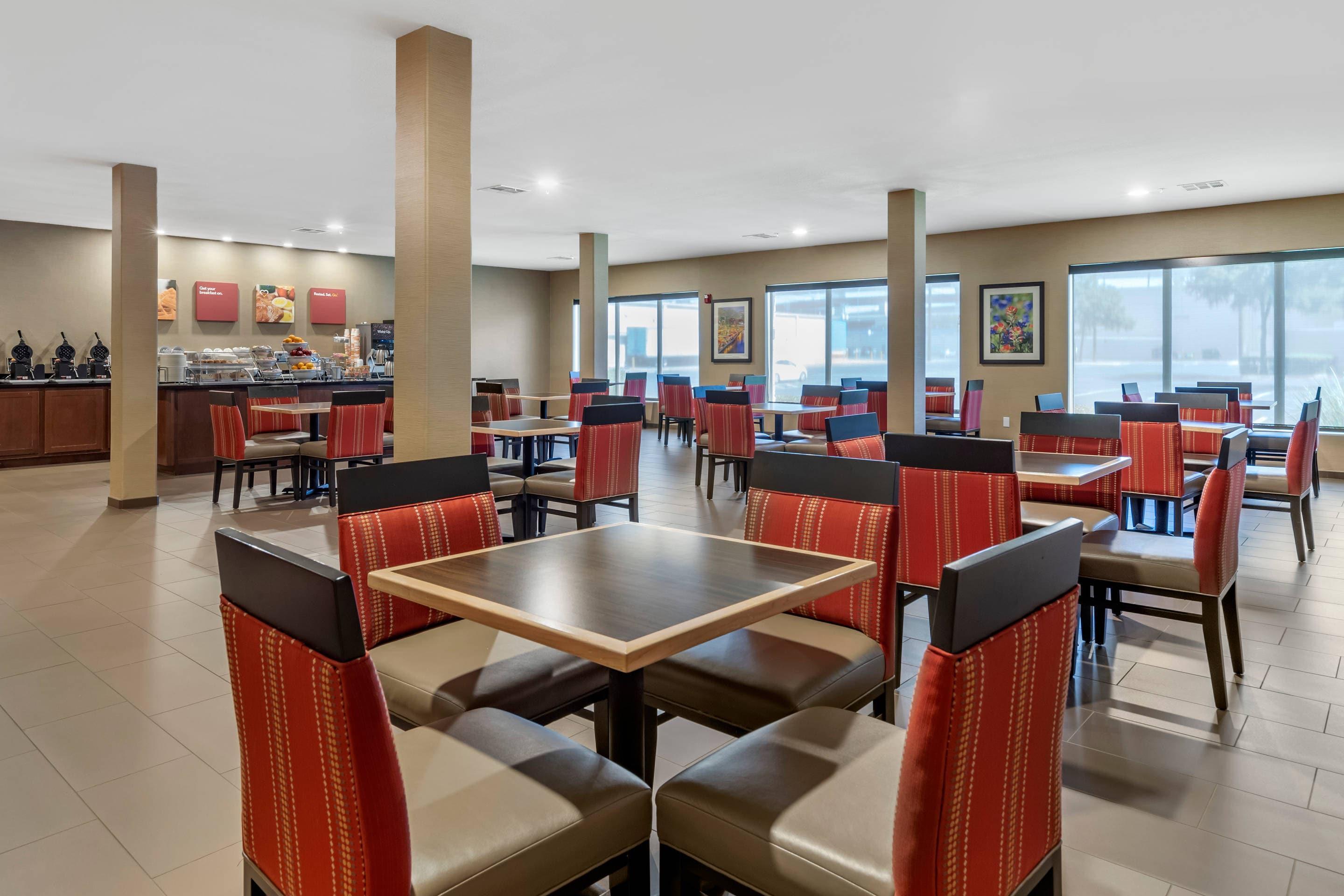 Breakfast area | Comfort Suites San Antonio North - Stone Oak