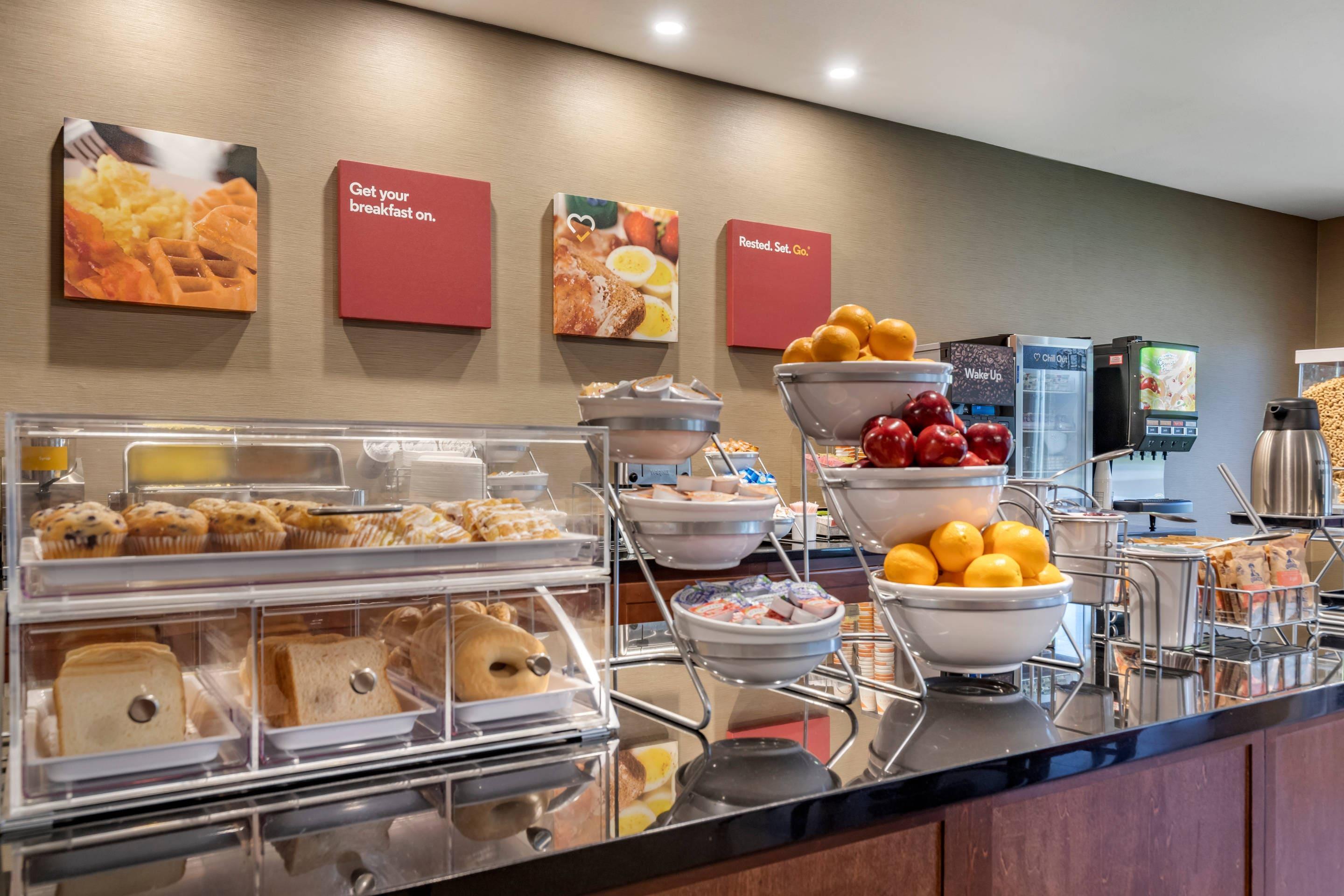 Breakfast area | Comfort Suites San Antonio North - Stone Oak