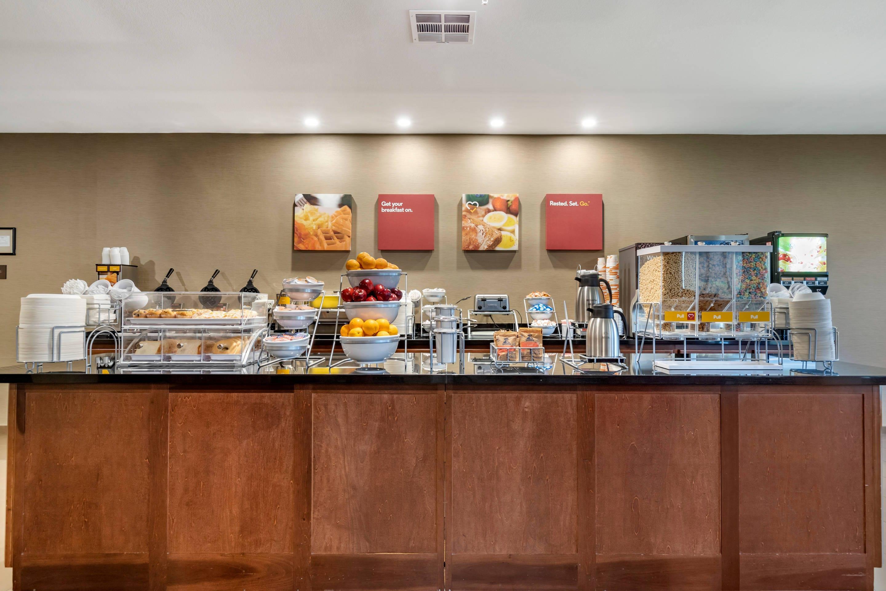 Breakfast area | Comfort Suites San Antonio North - Stone Oak