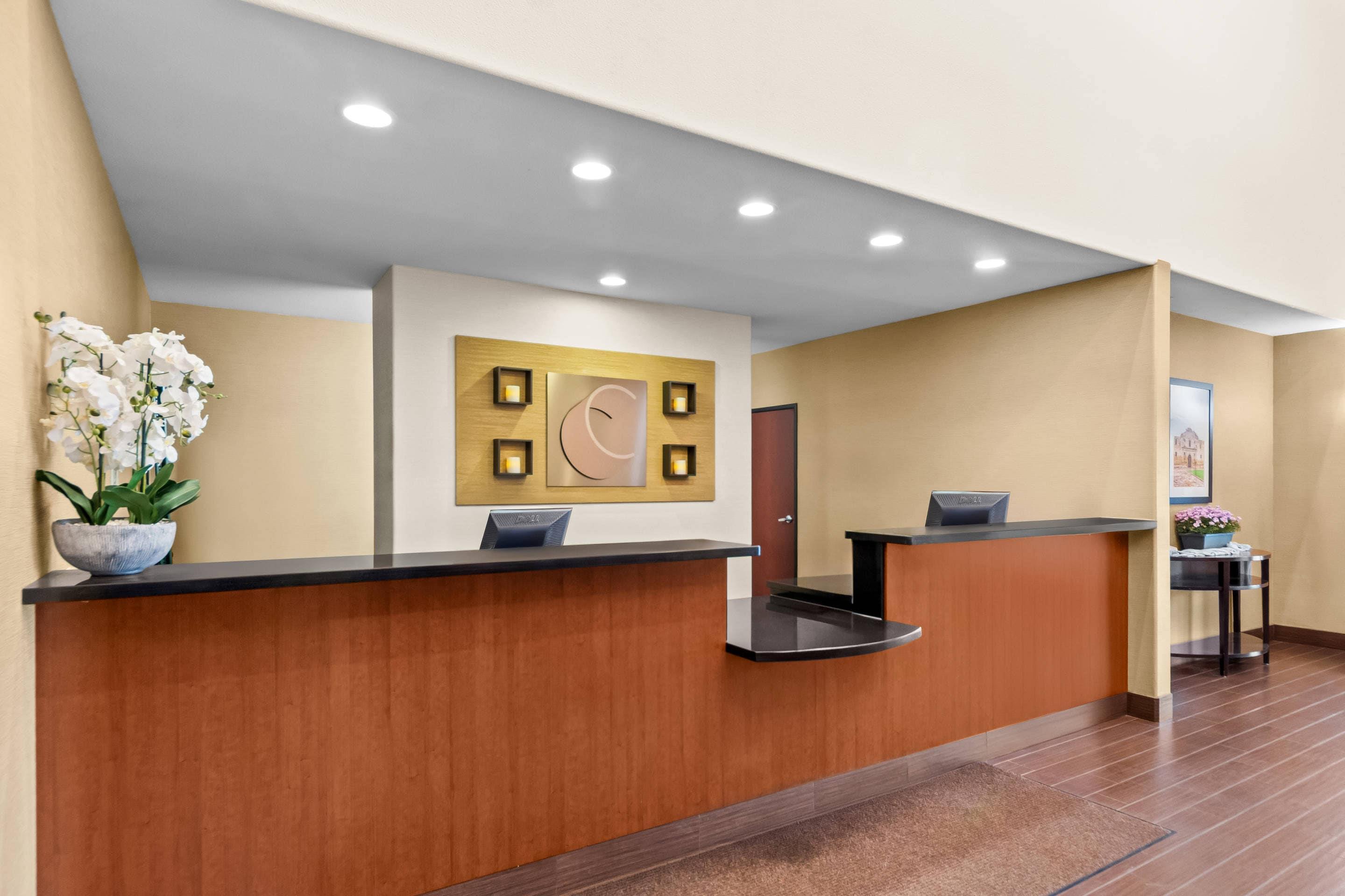 Hotel lobby | Comfort Suites San Antonio North - Stone Oak