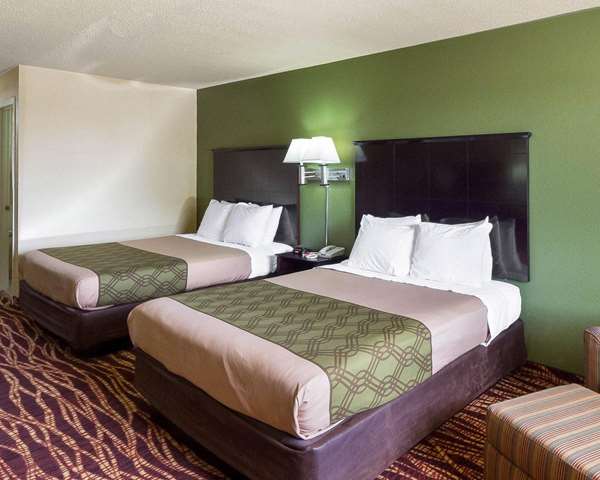  - Econo Lodge Inn & Suites San Antonio - I-35, Exit 159B