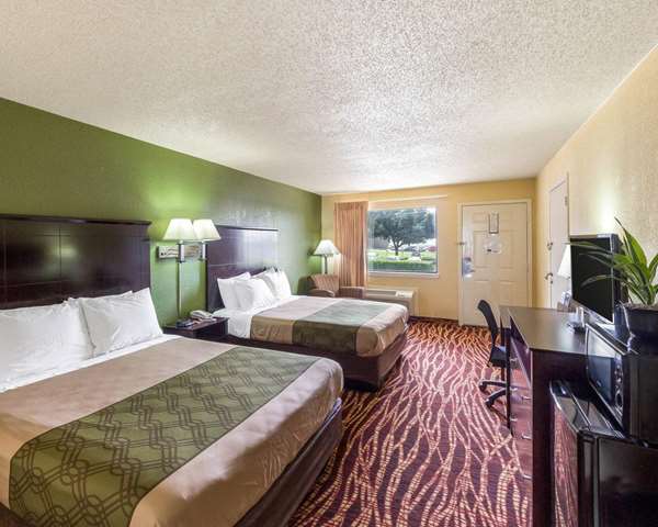  - Econo Lodge Inn & Suites San Antonio - I-35, Exit 159B