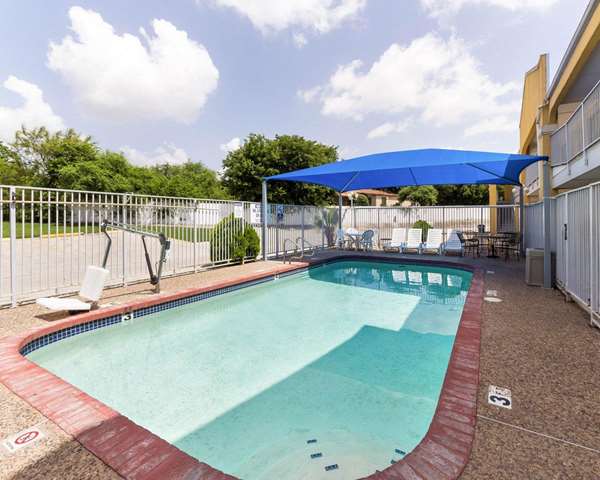 Pool - Econo Lodge Inn & Suites San Antonio - I-35, Exit 159B