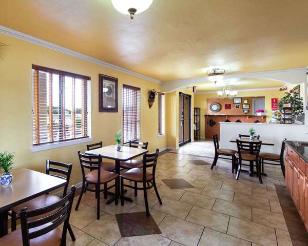 Amenities - Econo Lodge Inn & Suites San Antonio - I-35, Exit 159B