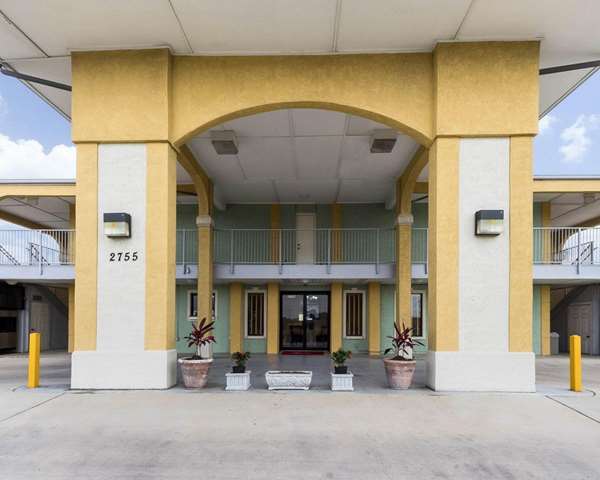 Exterior view - Econo Lodge Inn & Suites San Antonio - I-35, Exit 159B