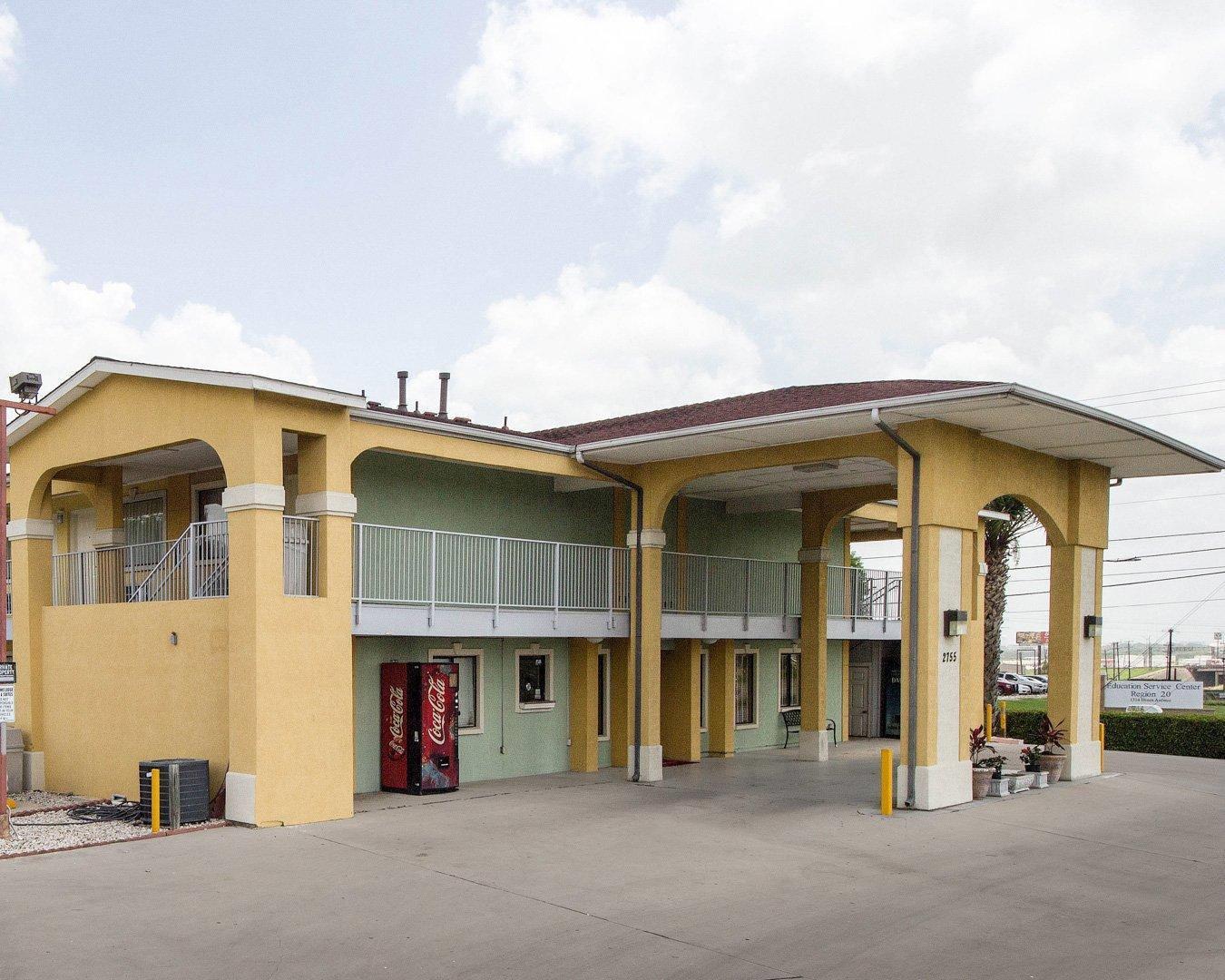 Econo Lodge Inn and Suites Downtown Northeast hotel in San Antonio, TX | Econo Lodge Inn & Suites Downtown Northeast near Fort Sam Houston