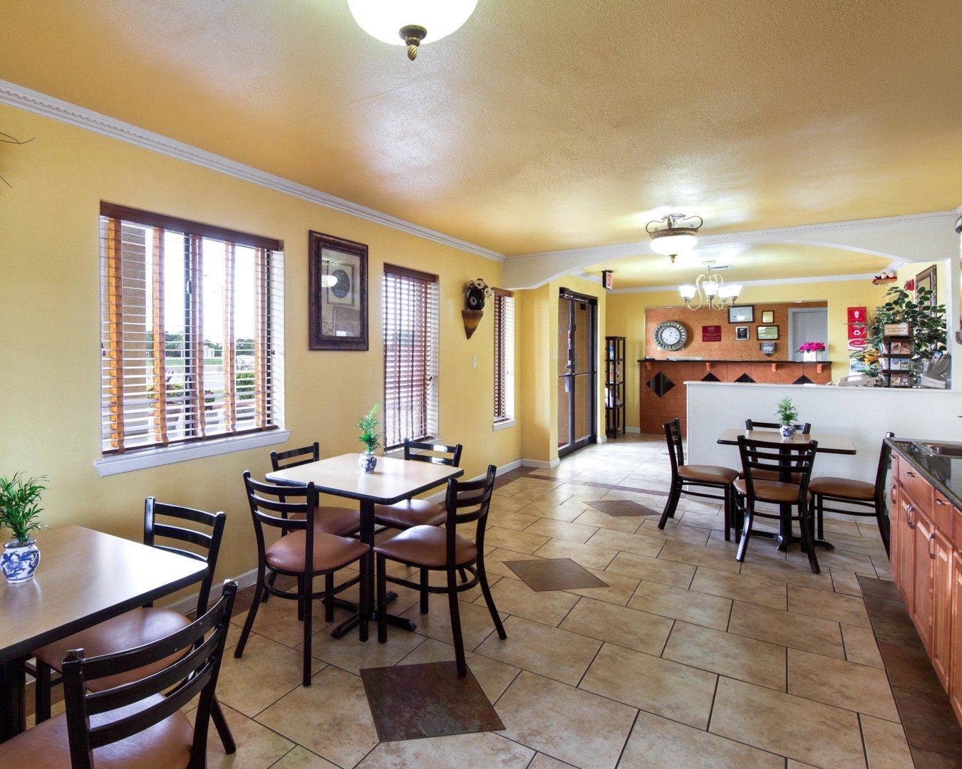 Enjoy breakfast in this seating area | Econo Lodge Inn & Suites Downtown Northeast near Fort Sam Houston