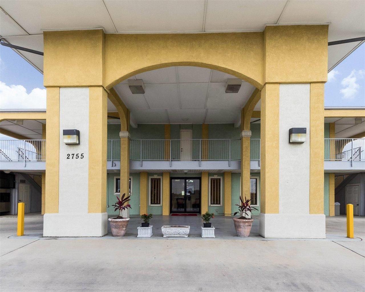 Econo Lodge & Suites Coliseum