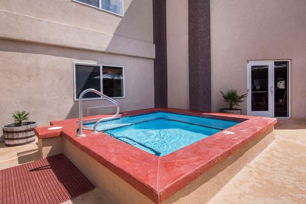 Pool - Quality Inn Alpine