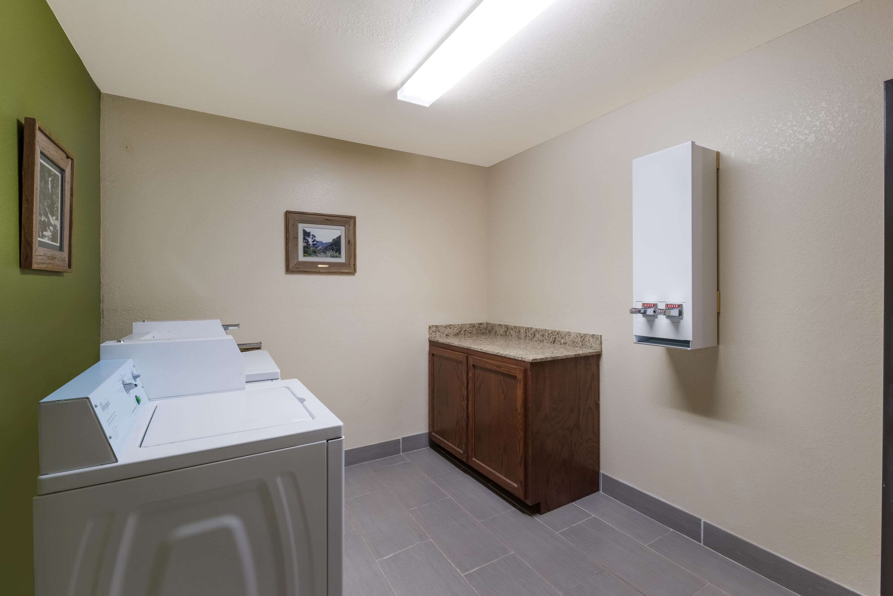 Guest laundry facilities | Quality Inn Alpine