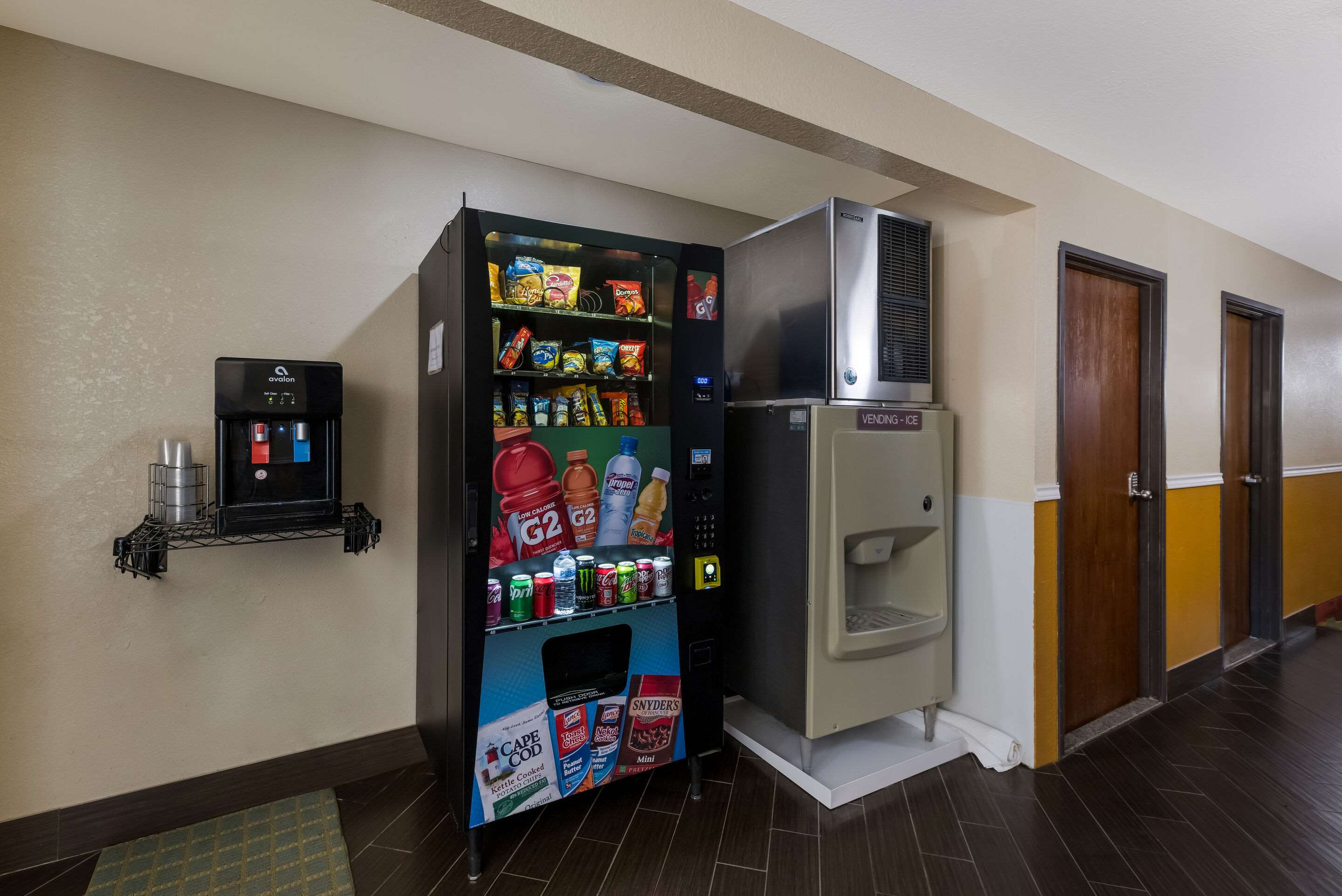 Hotel vending area | Quality Inn Alpine