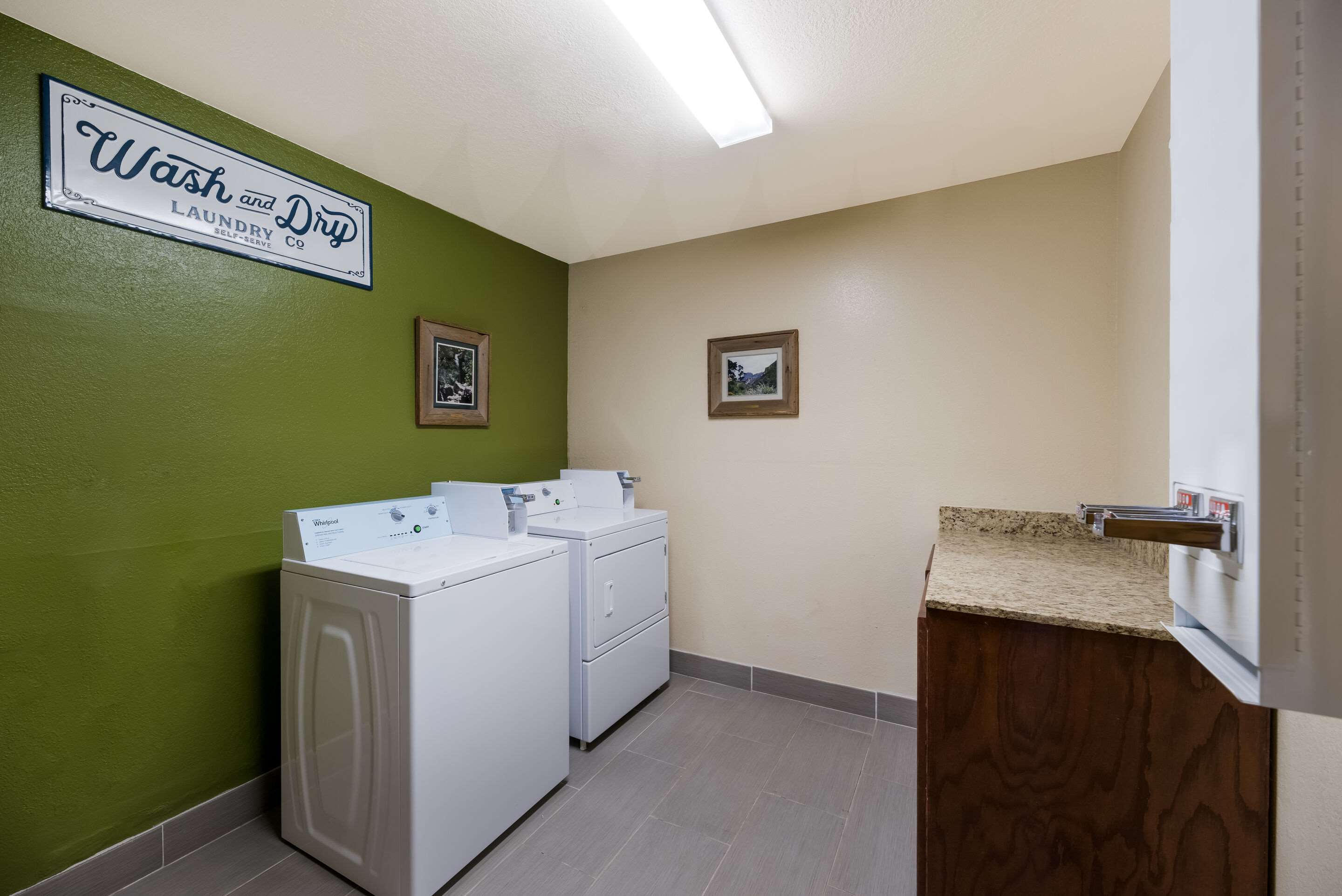 Guest laundry facilities | Quality Inn Alpine