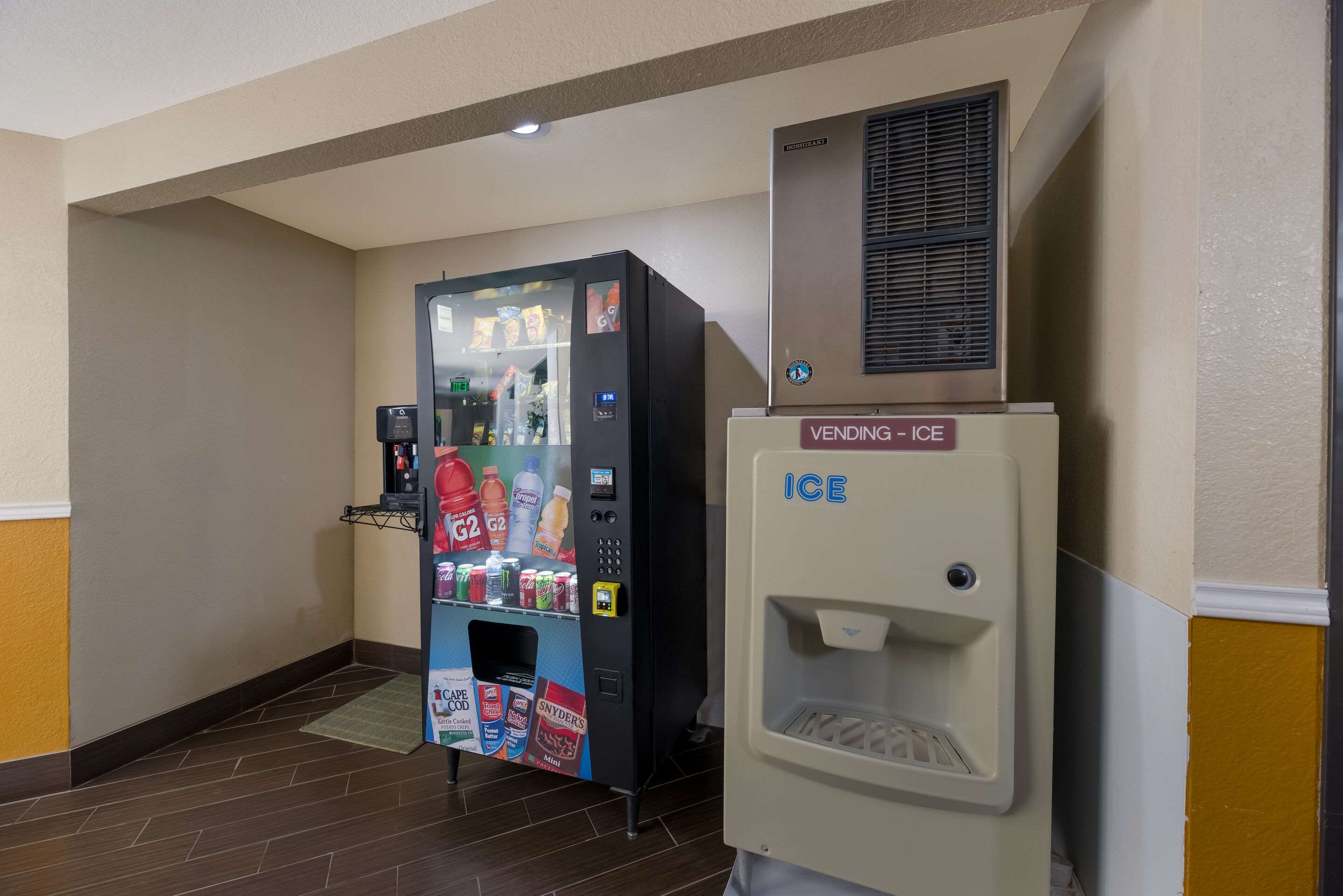 Hotel vending area | Quality Inn Alpine