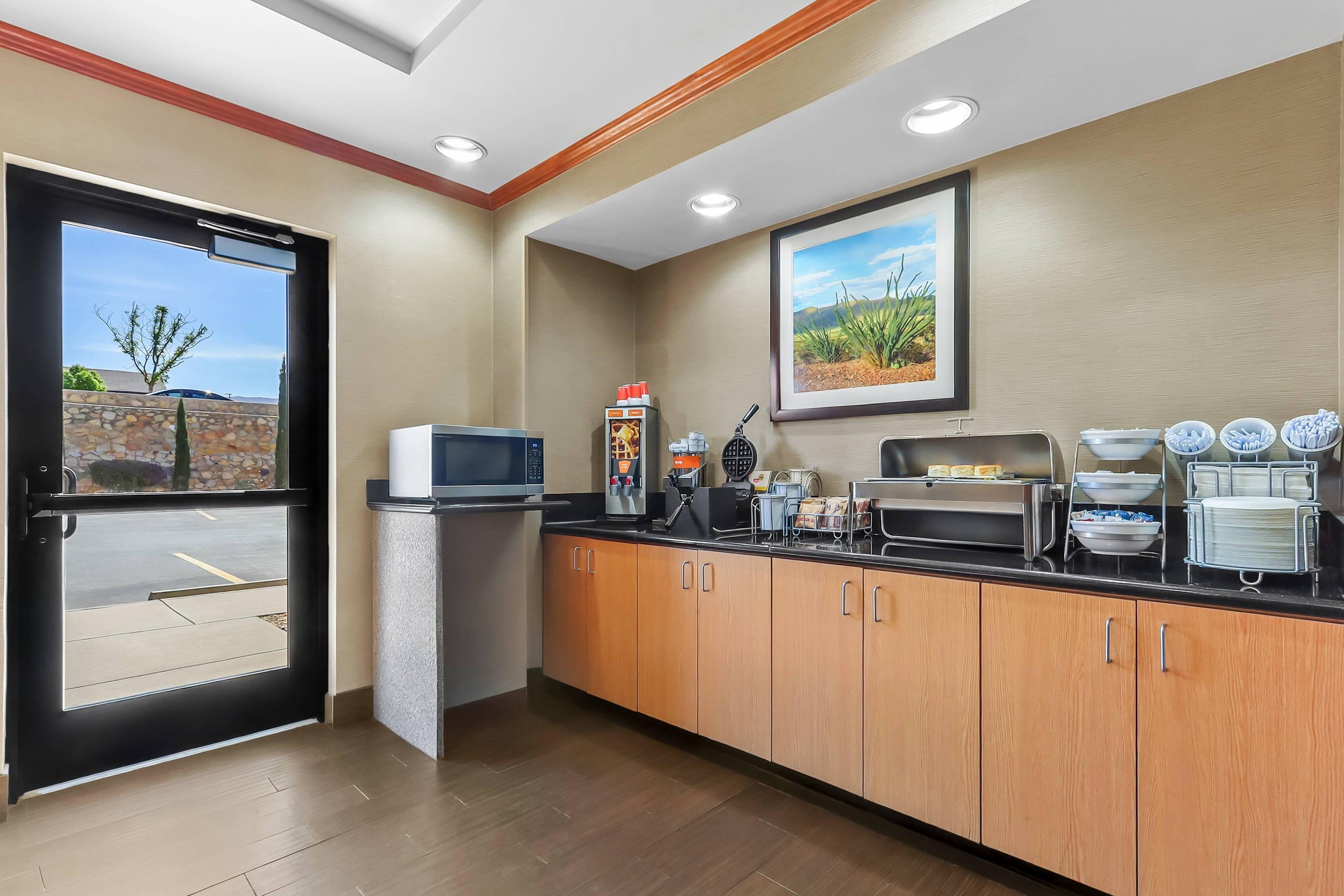 Breakfast area | Comfort Suites El Paso West