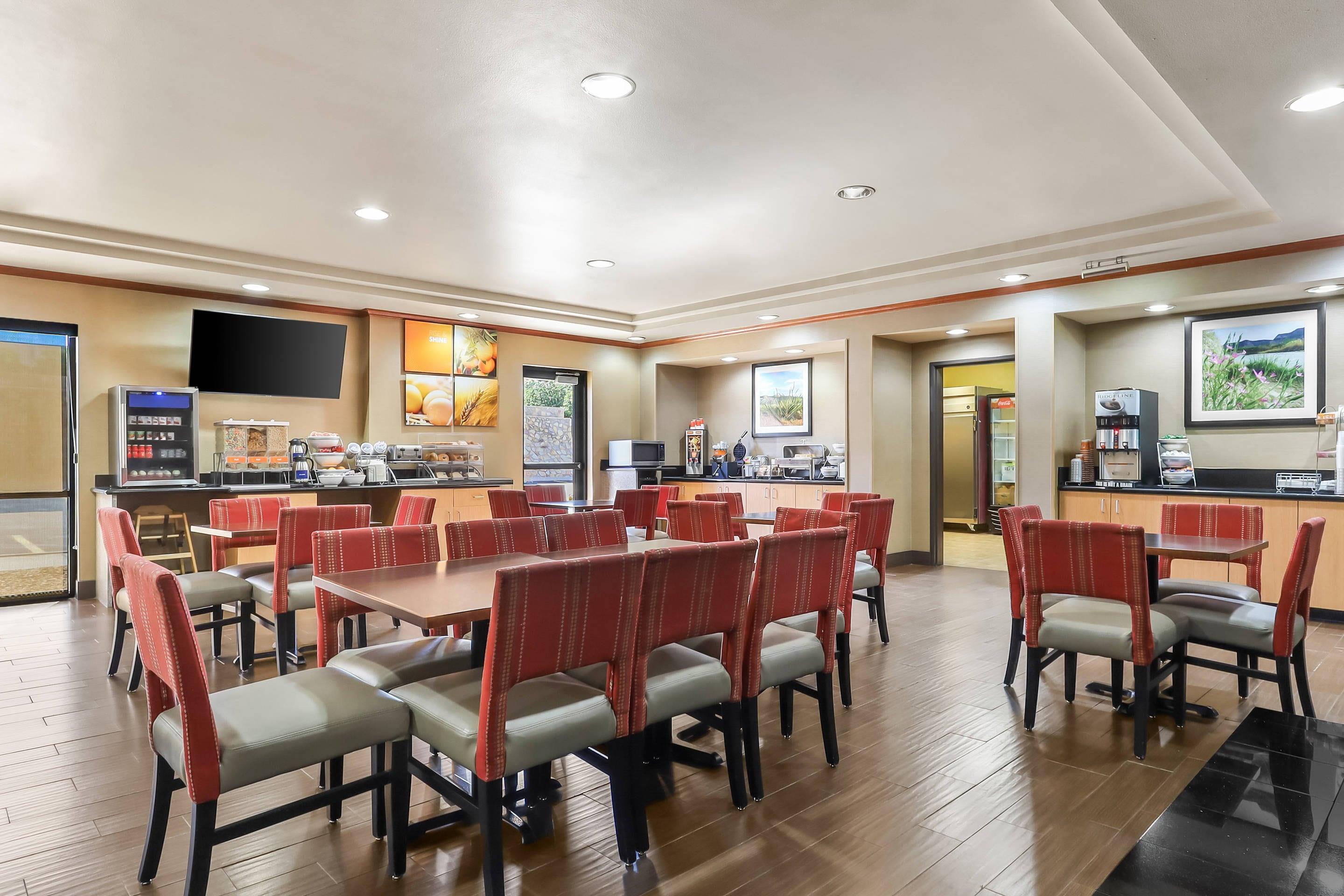 Breakfast area | Comfort Suites El Paso West