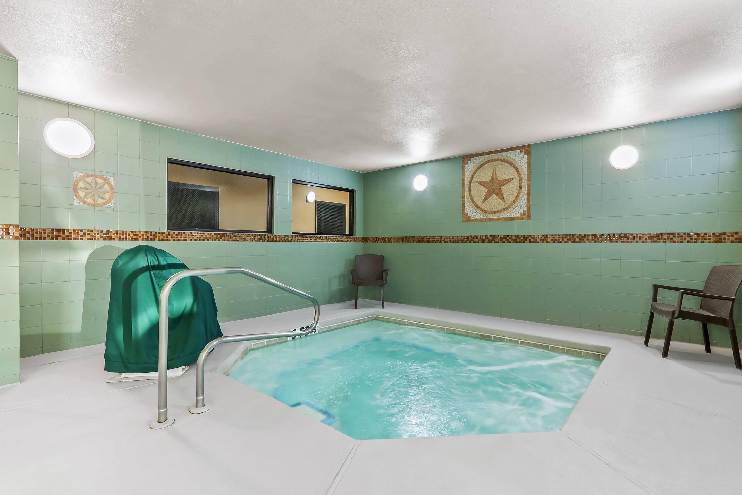 Indoor hot tub | Comfort Suites El Paso West