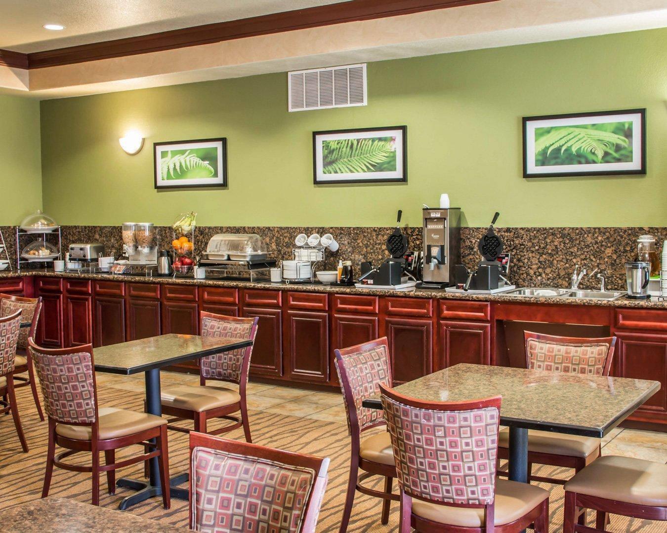 Breakfast area in the lobby