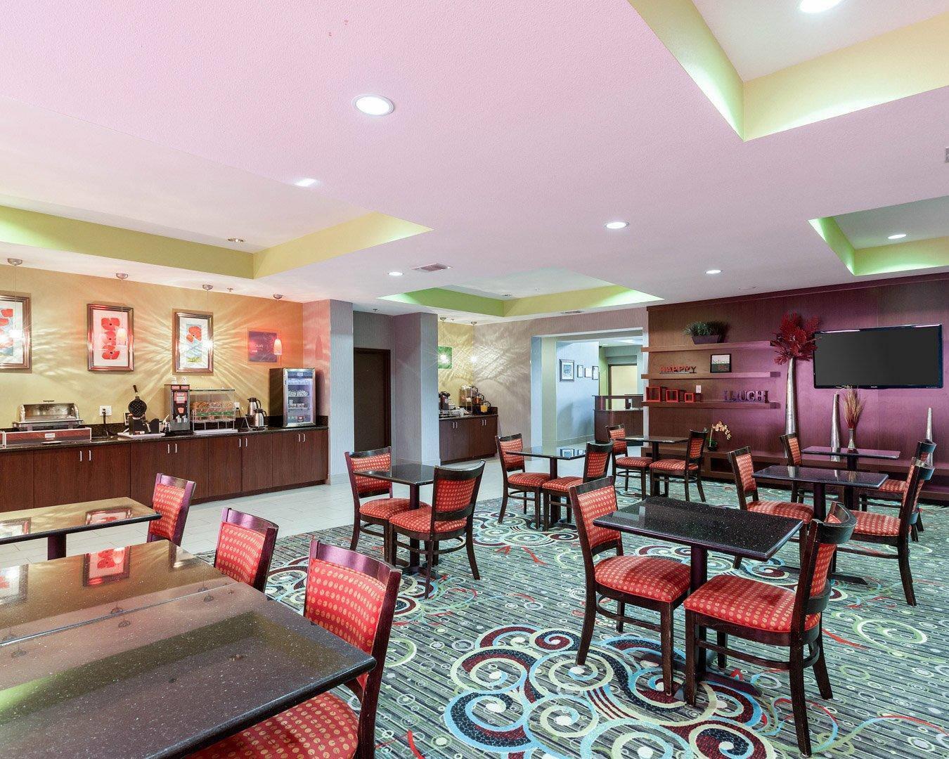 Breakfast area | Comfort Suites Greenville
