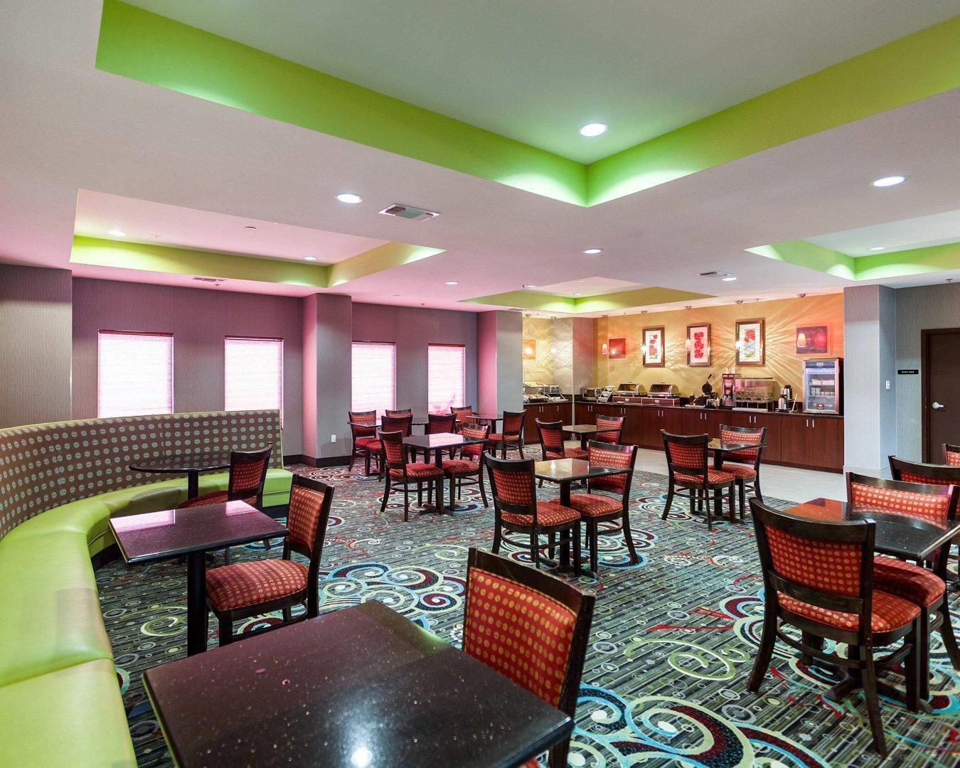 Enjoy breakfast in this seating area | Comfort Suites Greenville