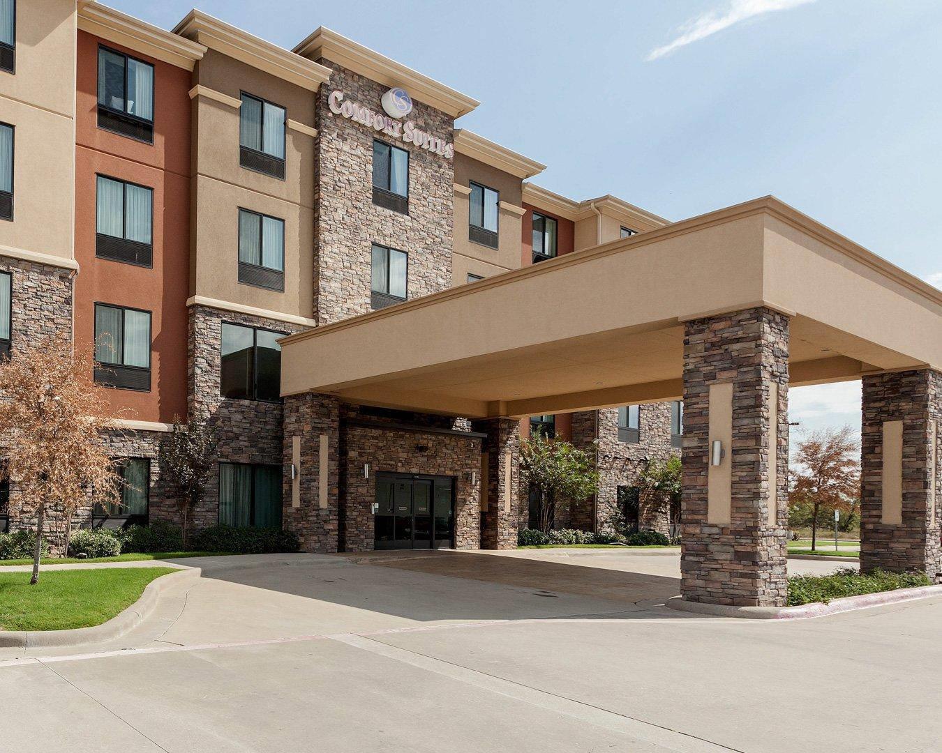 Hotel entrance | Comfort Suites Greenville