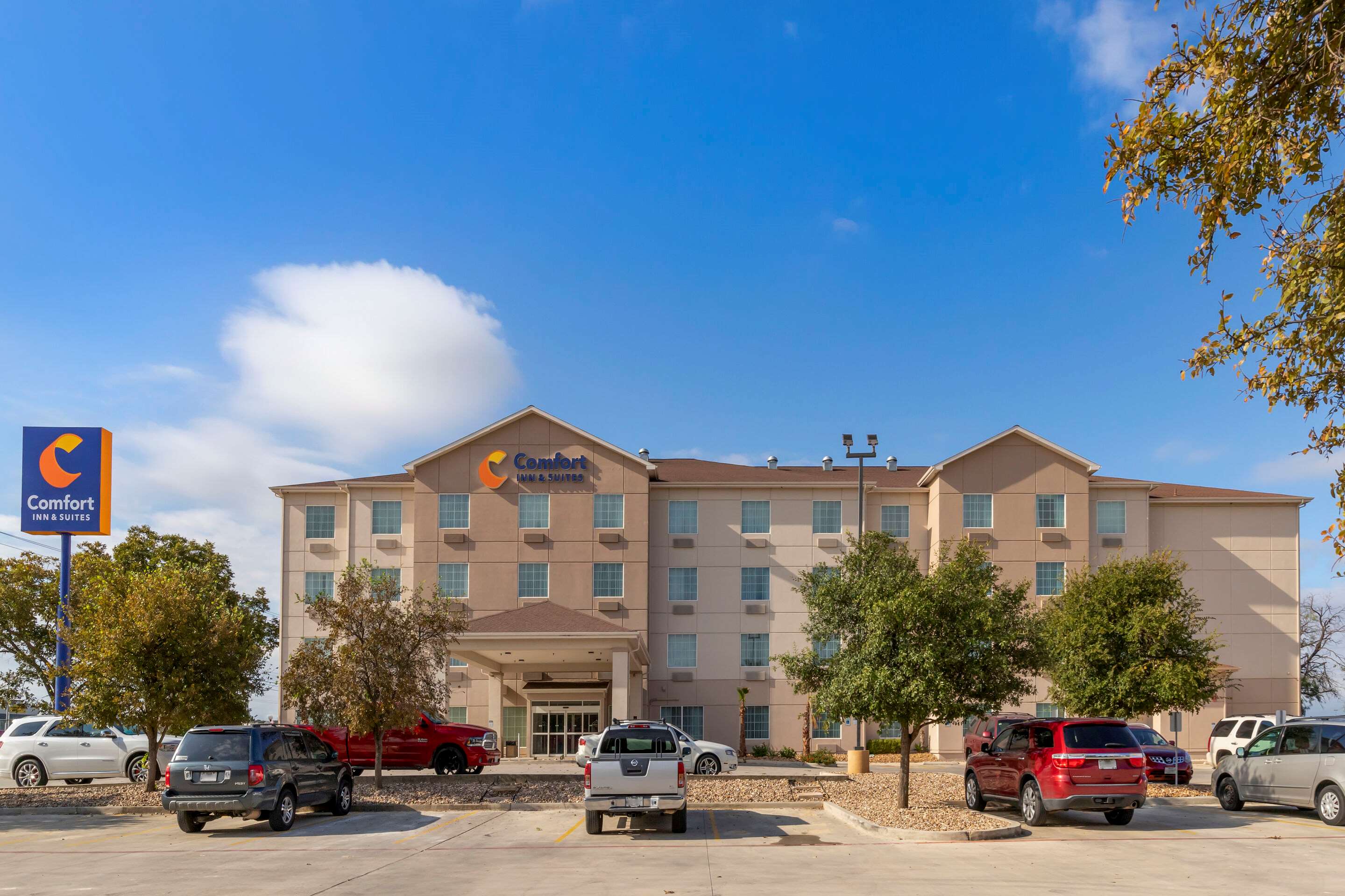 Hotel exterior | Comfort Inn & Suites Selma near Randolph AFB