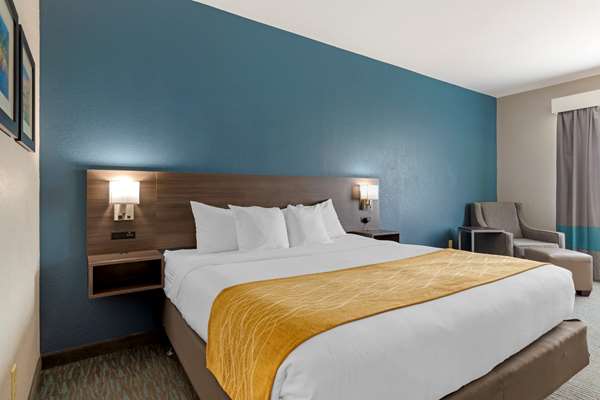  - Comfort Inn & Suites Selma - I-35, Exit 173