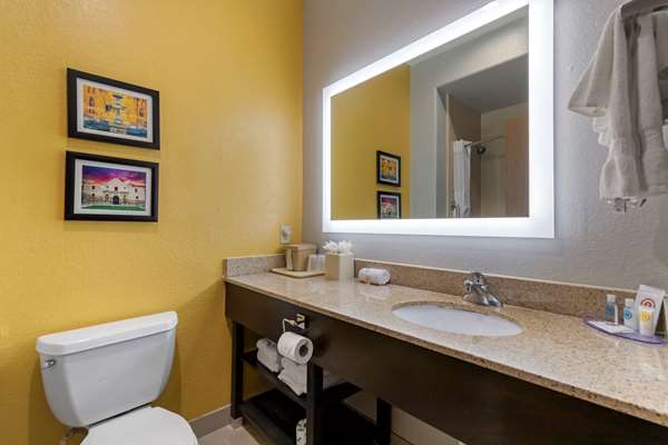 Suite - Comfort Inn & Suites Selma - I-35, Exit 173