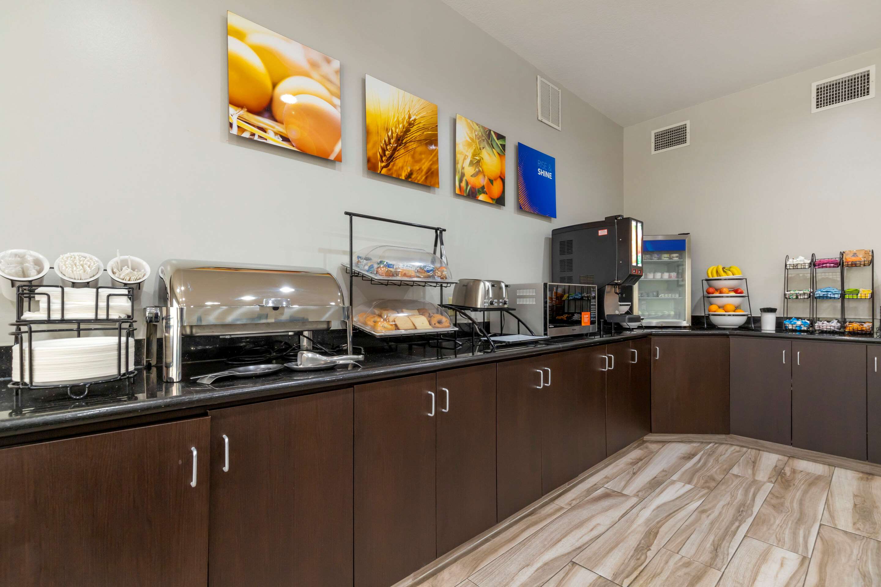 Breakfast bar | Comfort Inn & Suites Selma near Randolph AFB