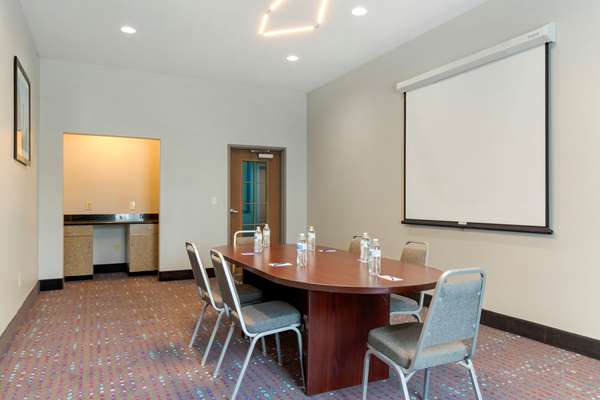  - Comfort Inn & Suites Selma - I-35, Exit 173